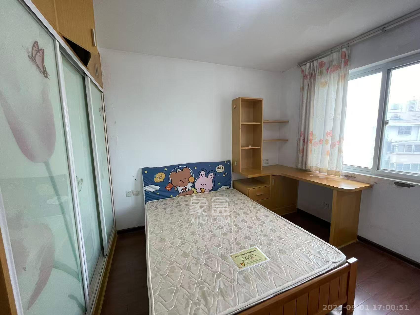 华欣公寓  3室2厅1卫   1800.00元/月室内图