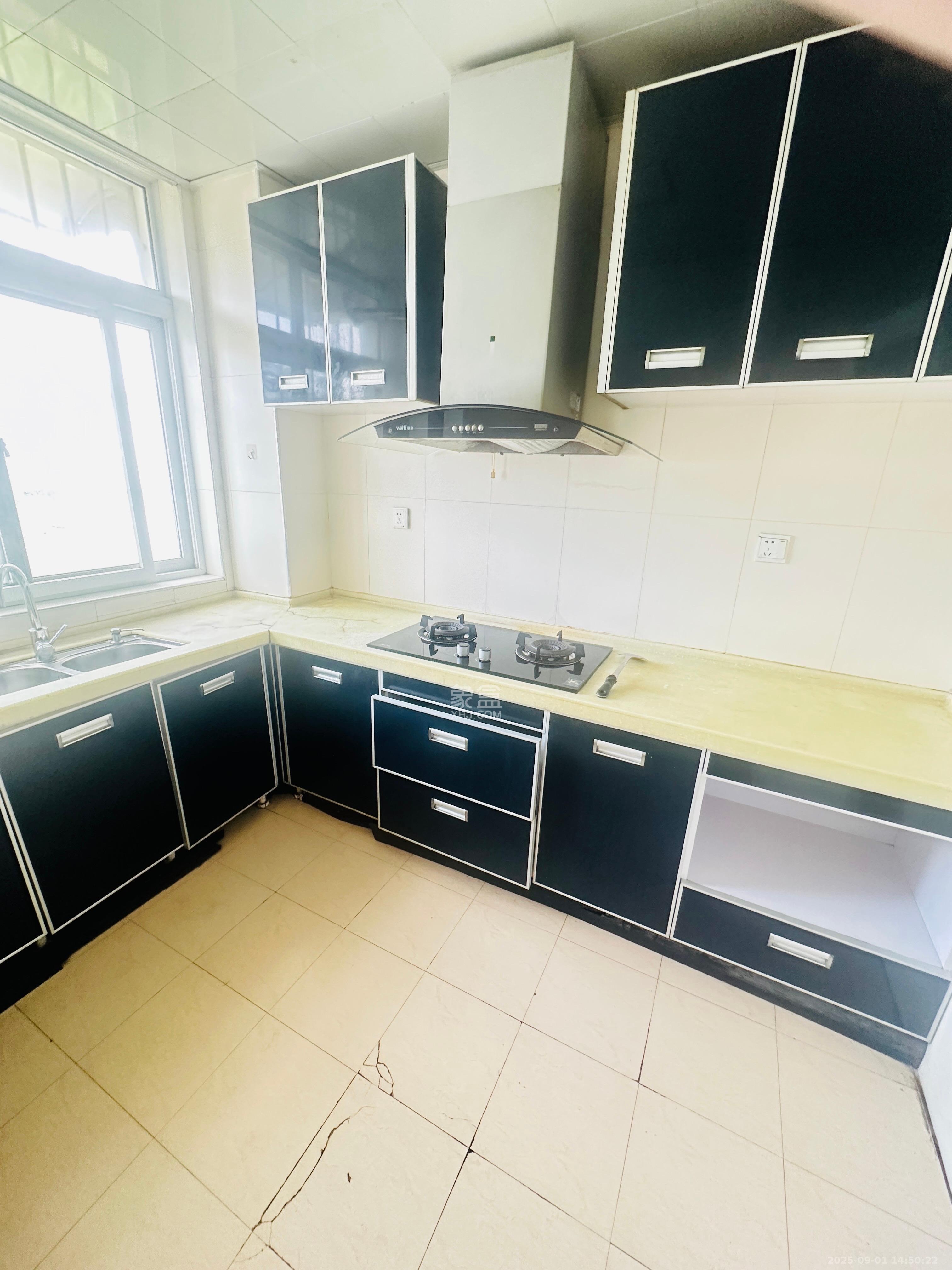 农科院宿舍丰泽小区 3室2厅2卫 1700.0元/月 农科院宿舍丰泽小区 3室2厅2卫 1700.0元/月室内图