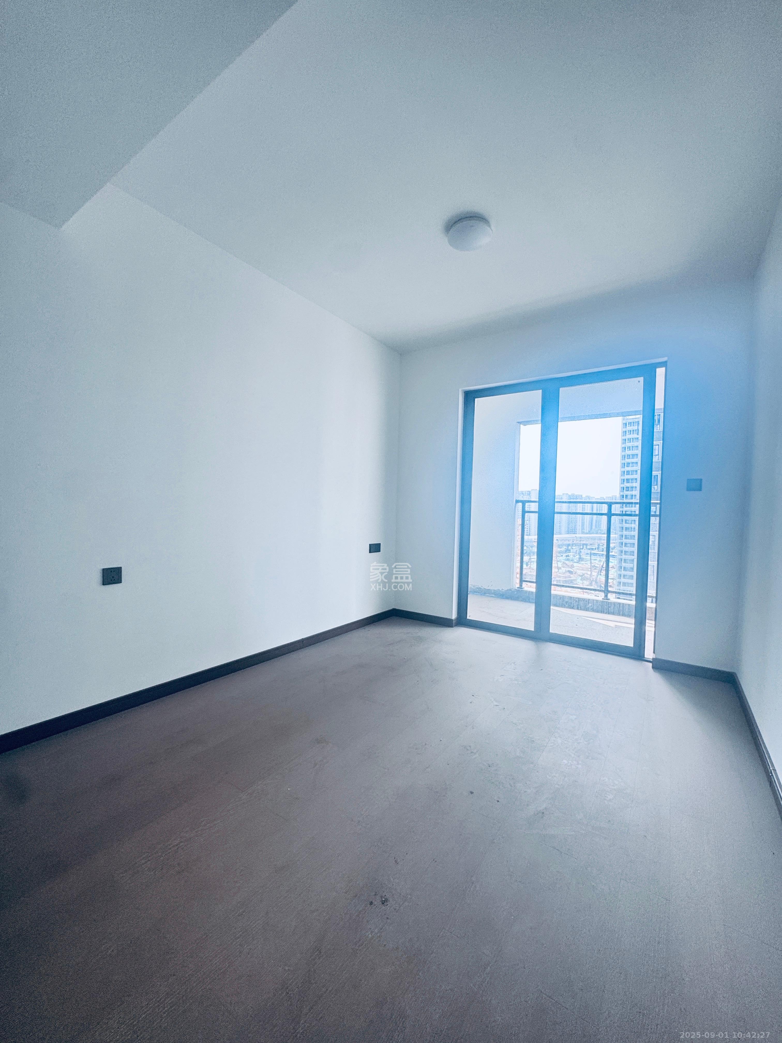 卓越洋湖晴翠  4室2厅1卫    3800.0元/月室内图