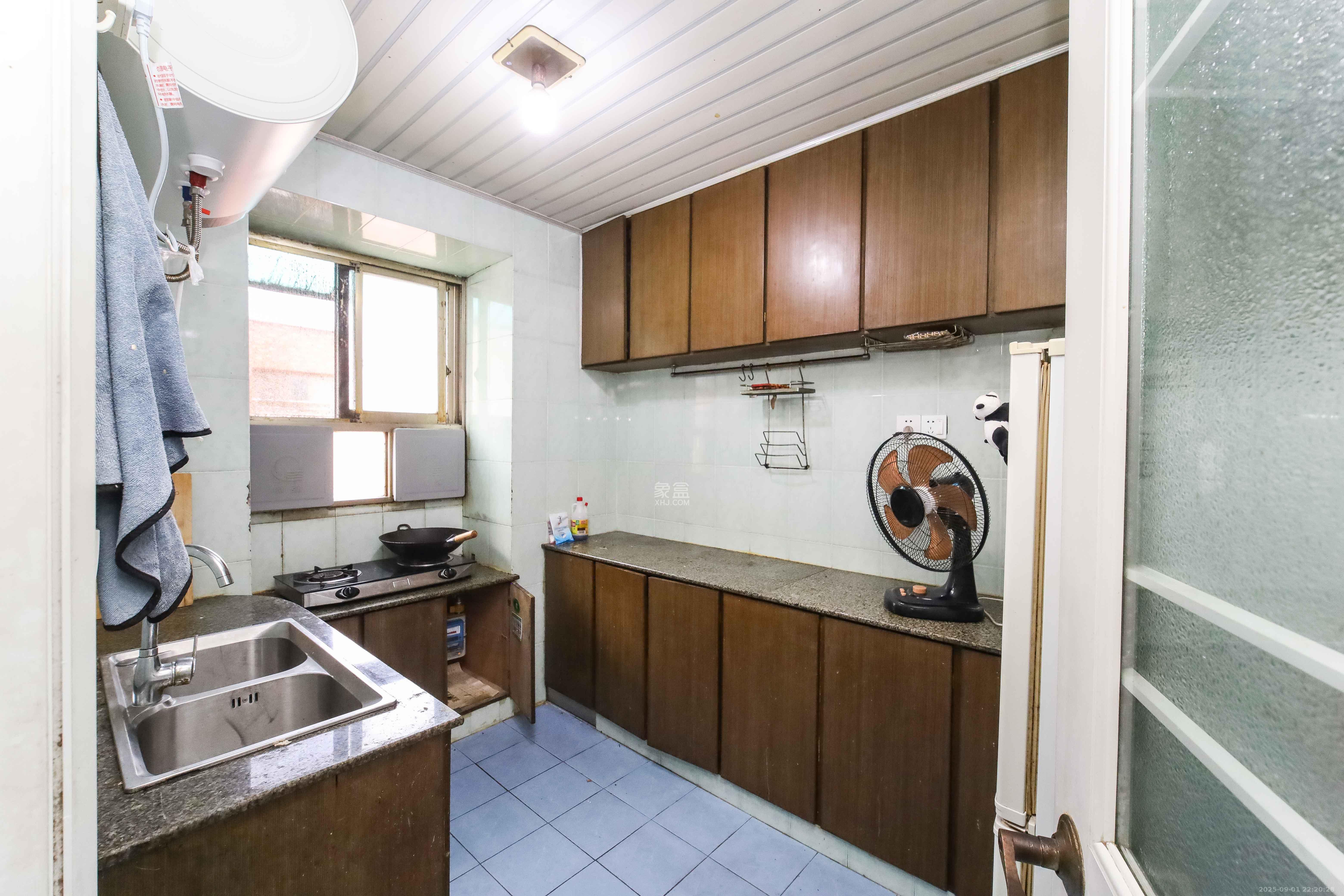 芙蓉区教育局学生校服服务部宿舍  2室2厅1卫    48.0万 芙蓉区教育局学生校服服务部宿舍  2室2厅1卫    48.0万厨房