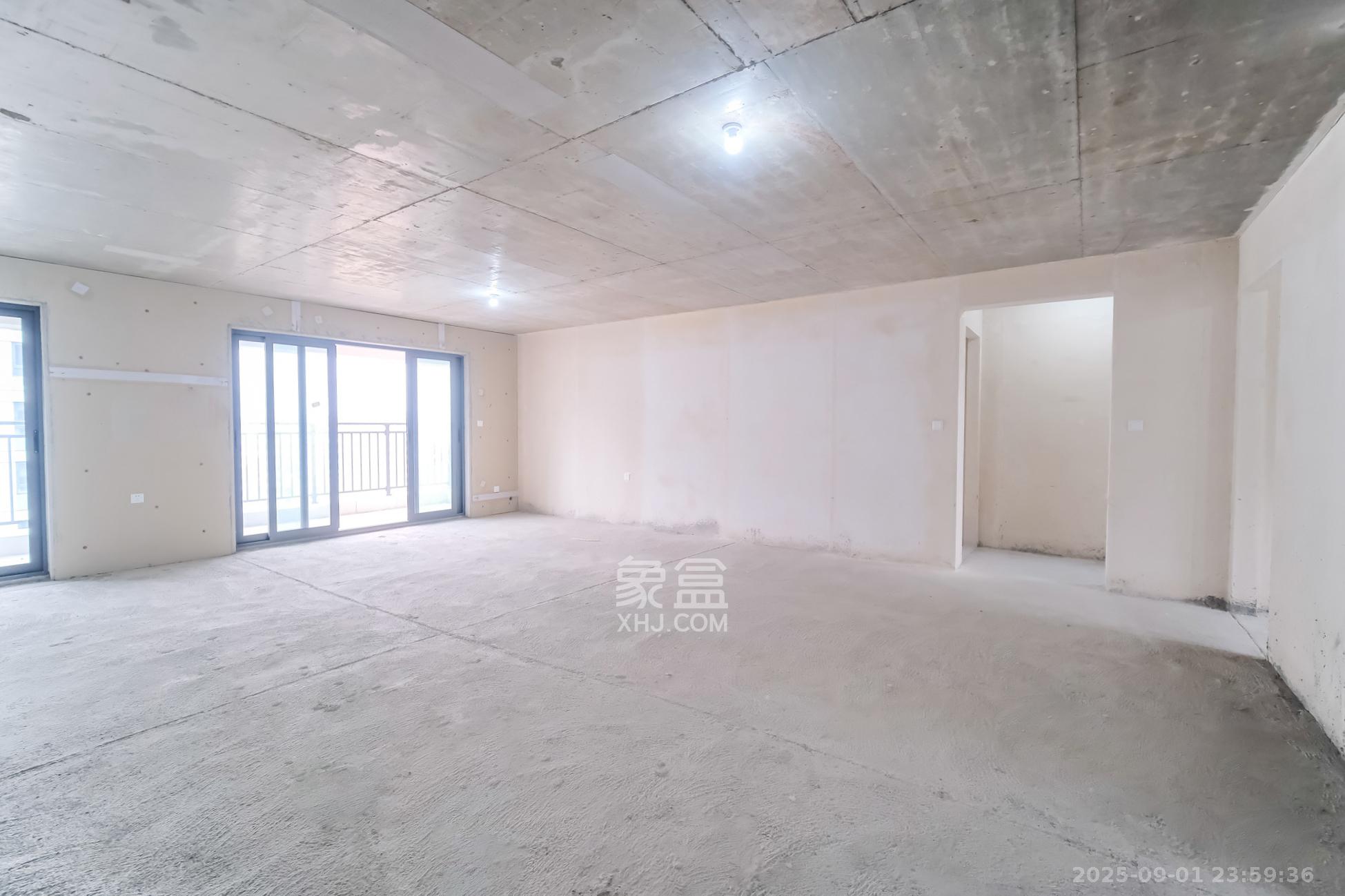 保利金香槟 4室2厅2卫 121.2万 保利金香槟 4室2厅2卫 121.2万客厅