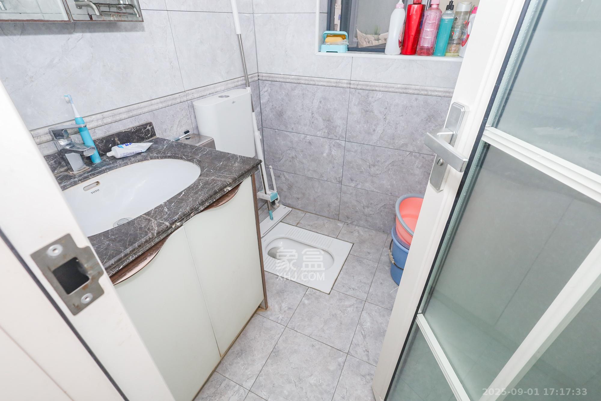 八方小区C区  3室2厅2卫    338.0万卫生间