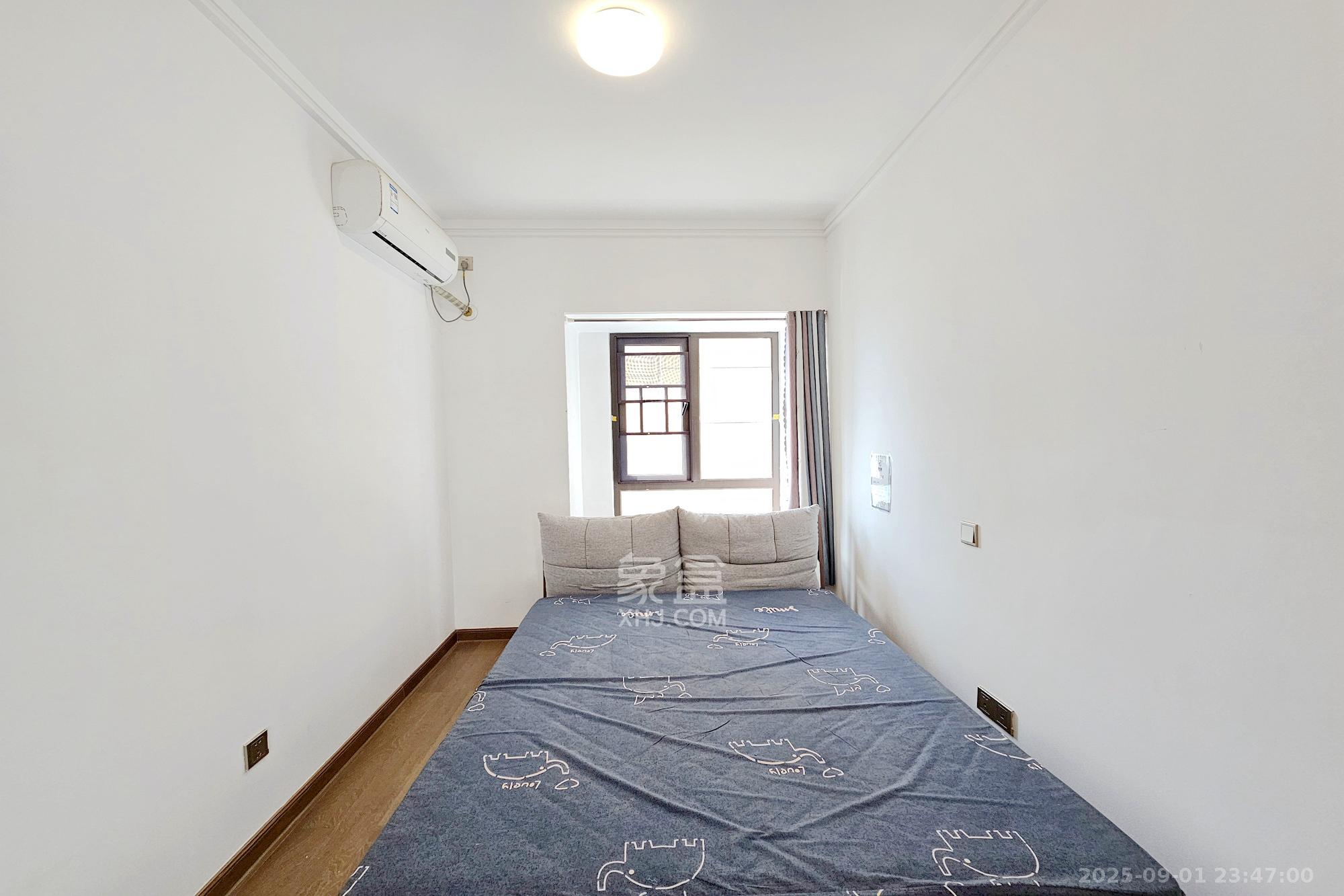 阳光城尚东湾蓝莓苑  4室2厅2卫    130.0万 阳光城尚东湾蓝莓苑  4室2厅2卫    130.0万卧室