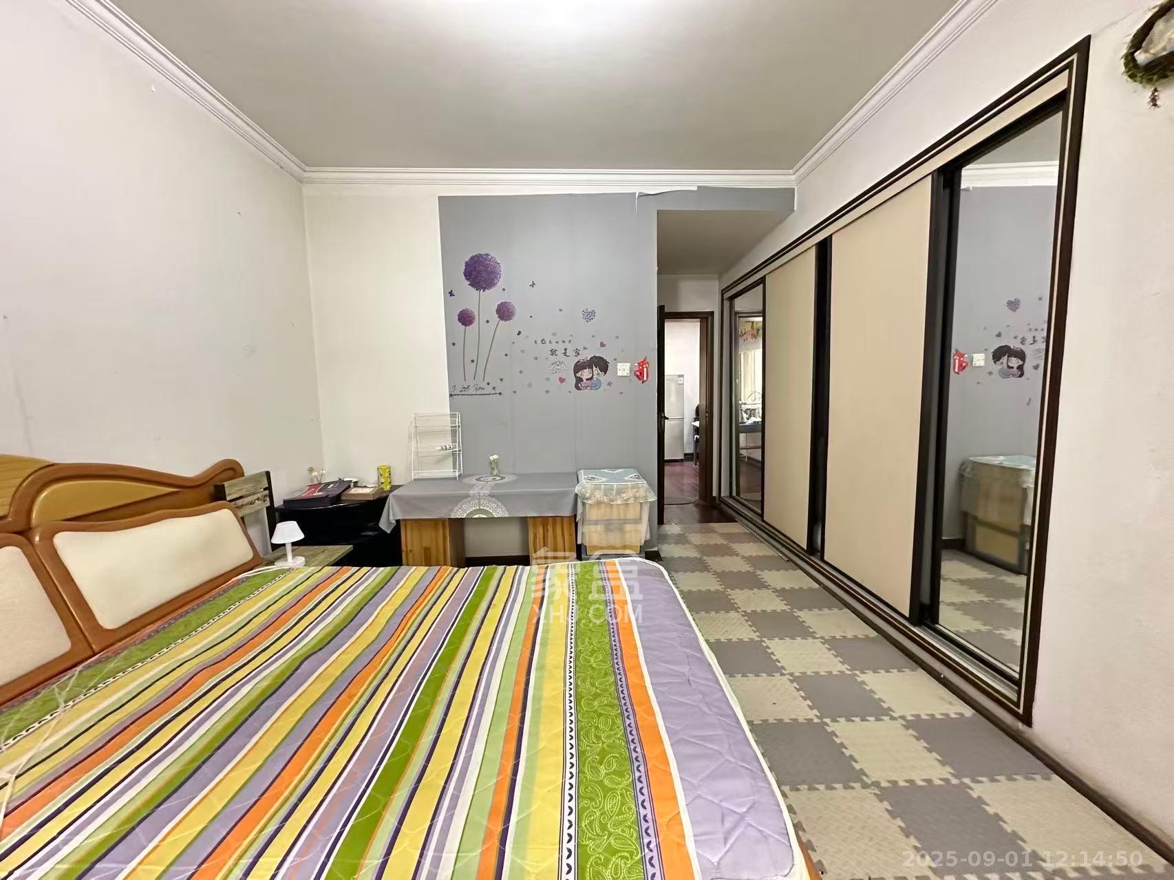 四方小区  4室2厅2卫    2500.0元/月室内图