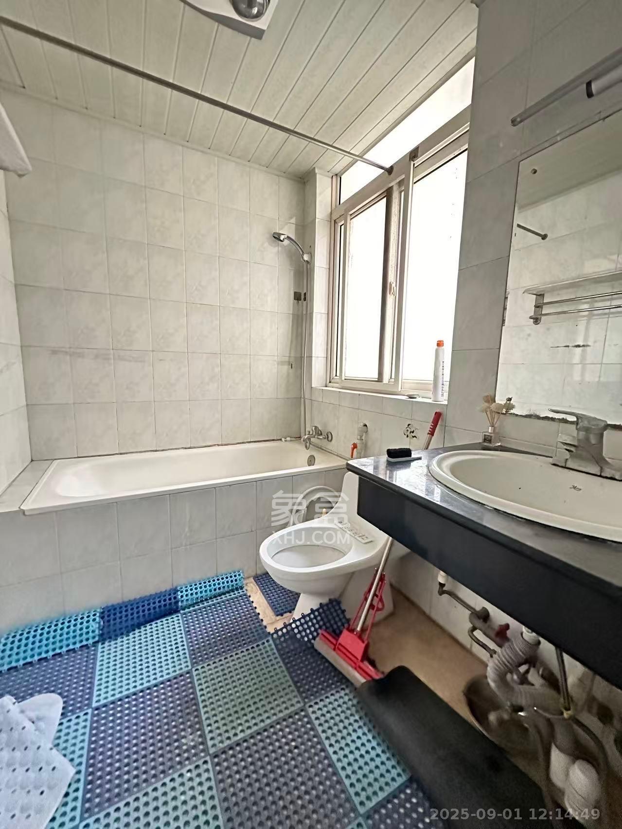 四方小区  4室2厅2卫    2500.0元/月室内图