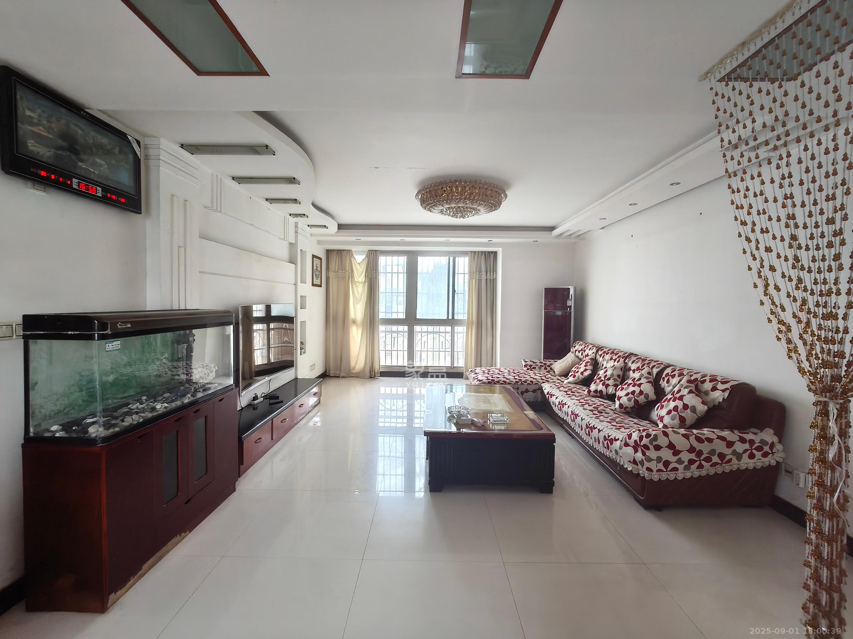 筑梦园 4室2厅2卫 2500.0元/月 筑梦园 4室2厅2卫 2500.0元/月室内图