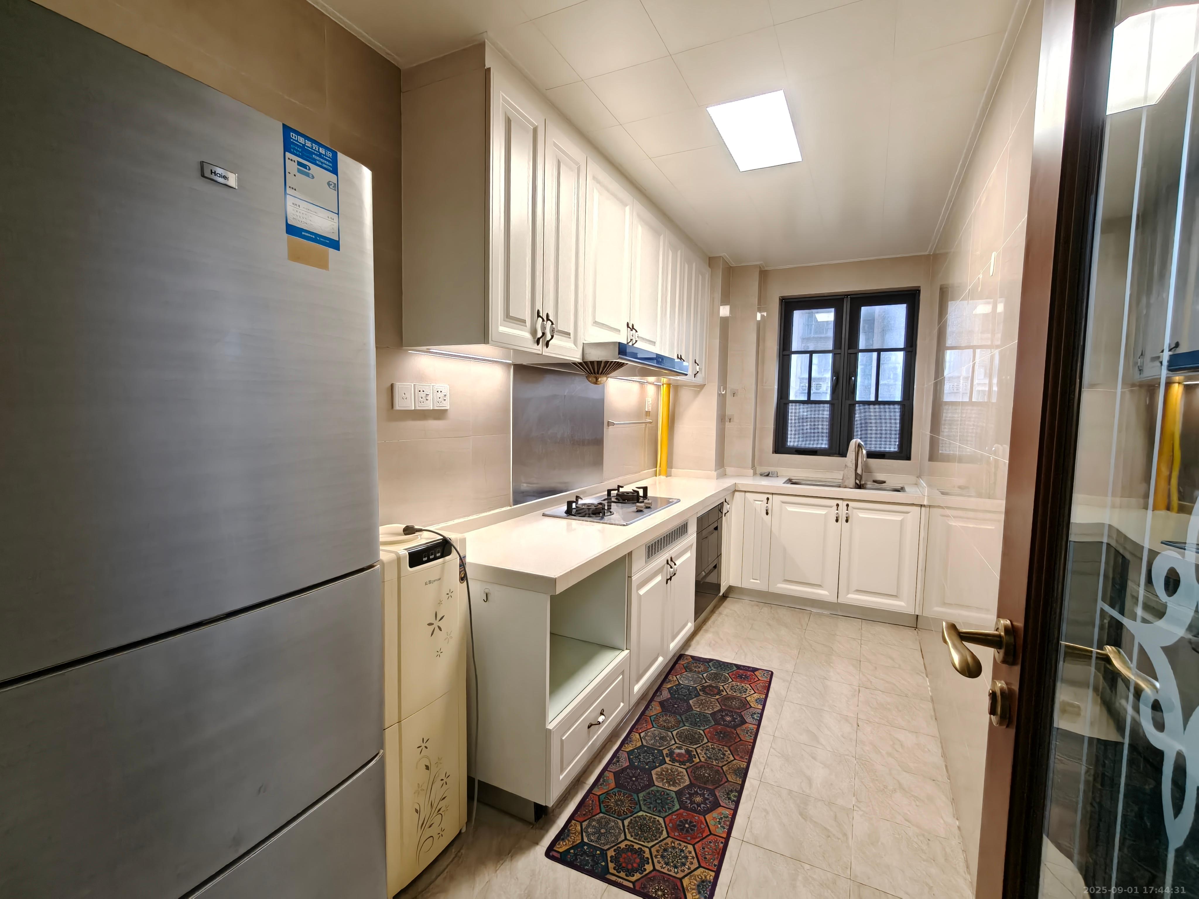 恒大华府 3室2厅2卫 2000.0元/月 恒大华府 3室2厅2卫 2000.0元/月室内图