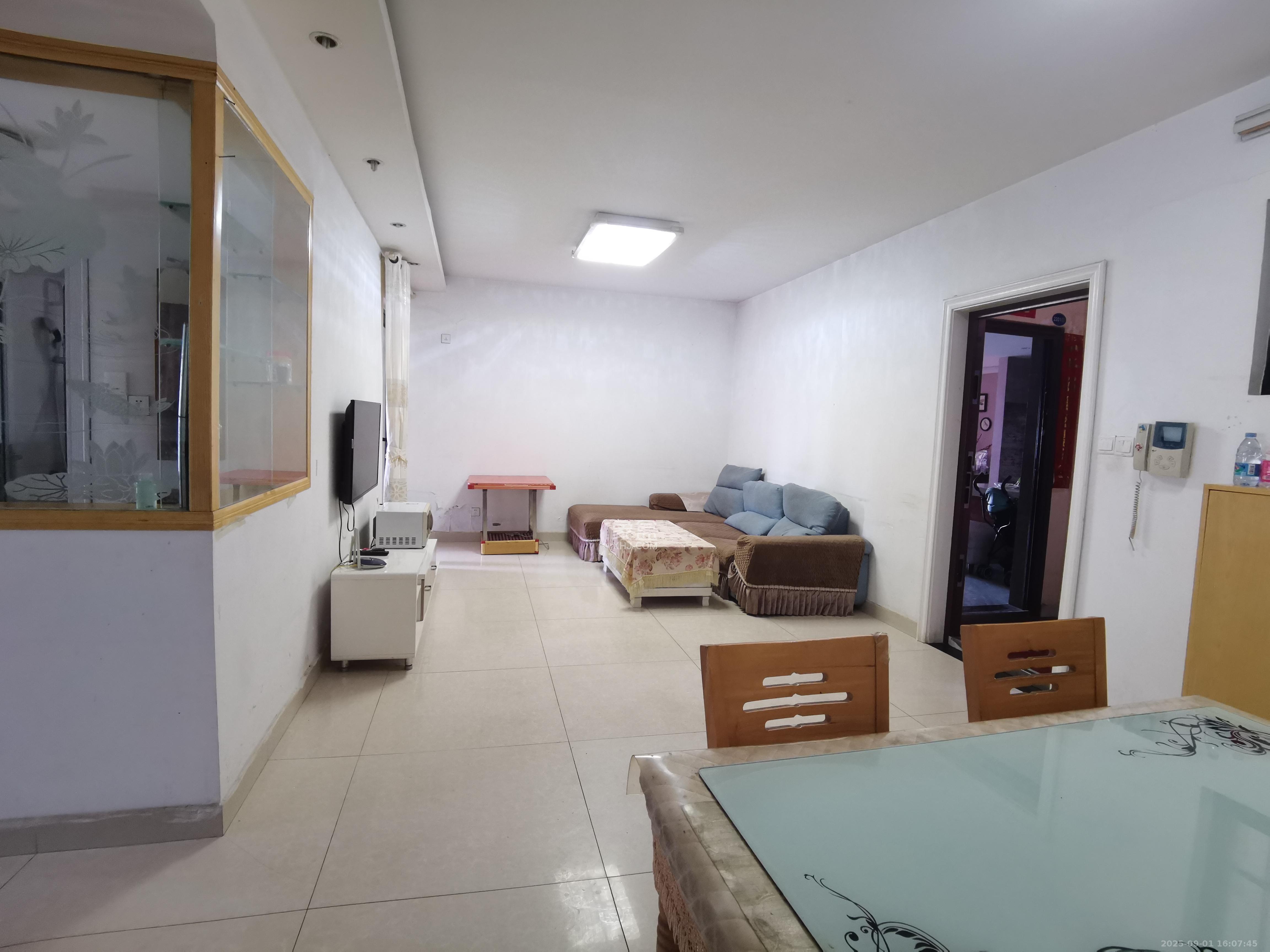 三一街区  3室2厅1卫    1800.0元/月室内图