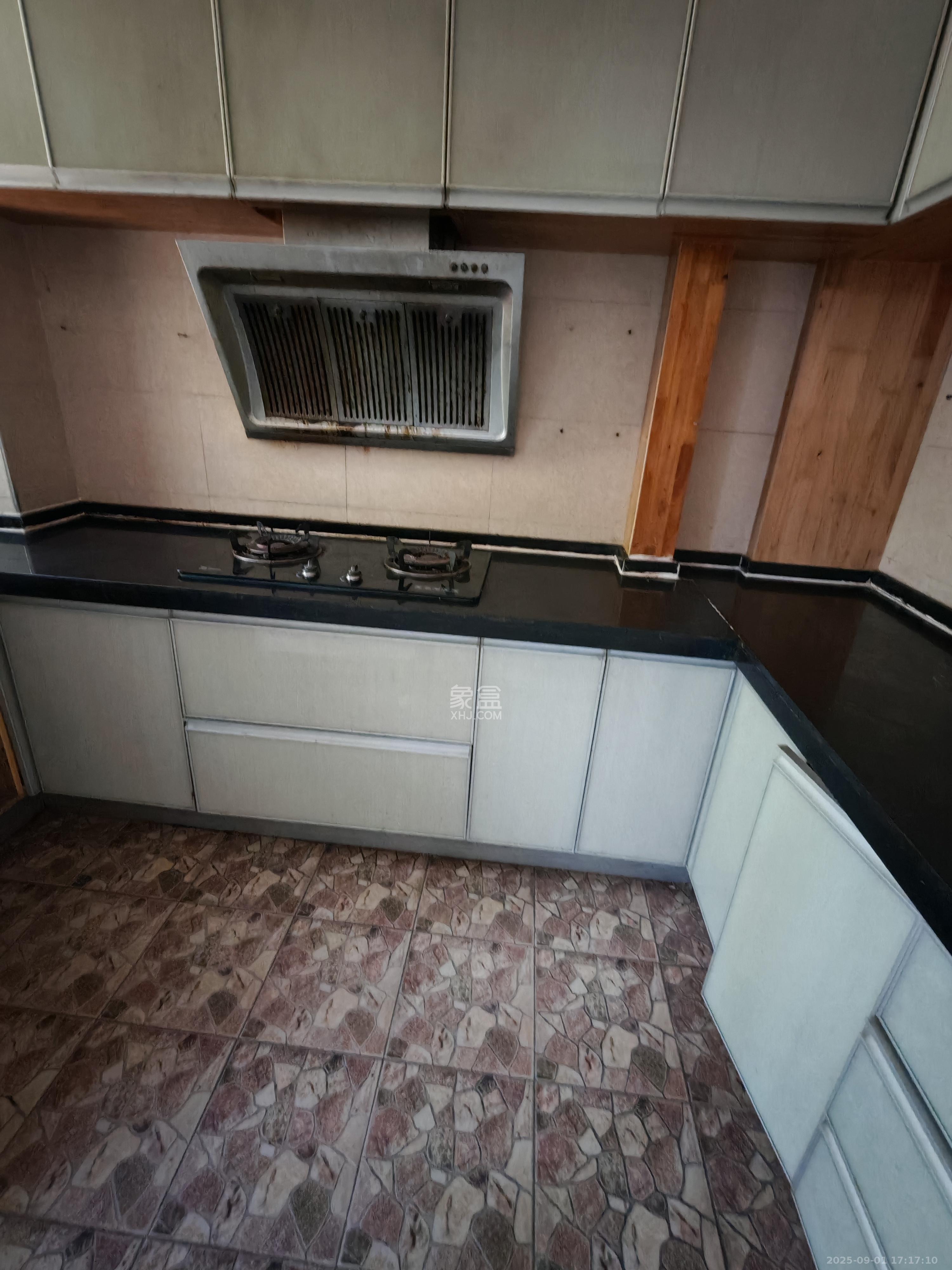 枫华府第 3室2厅1卫 1800.0元/月 枫华府第 3室2厅1卫 1800.0元/月室内图