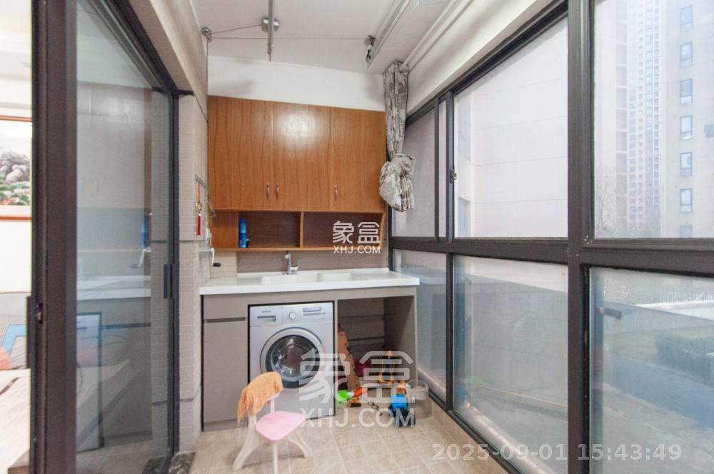 达美D6区  4室2厅1卫    3200.0元/月室内图