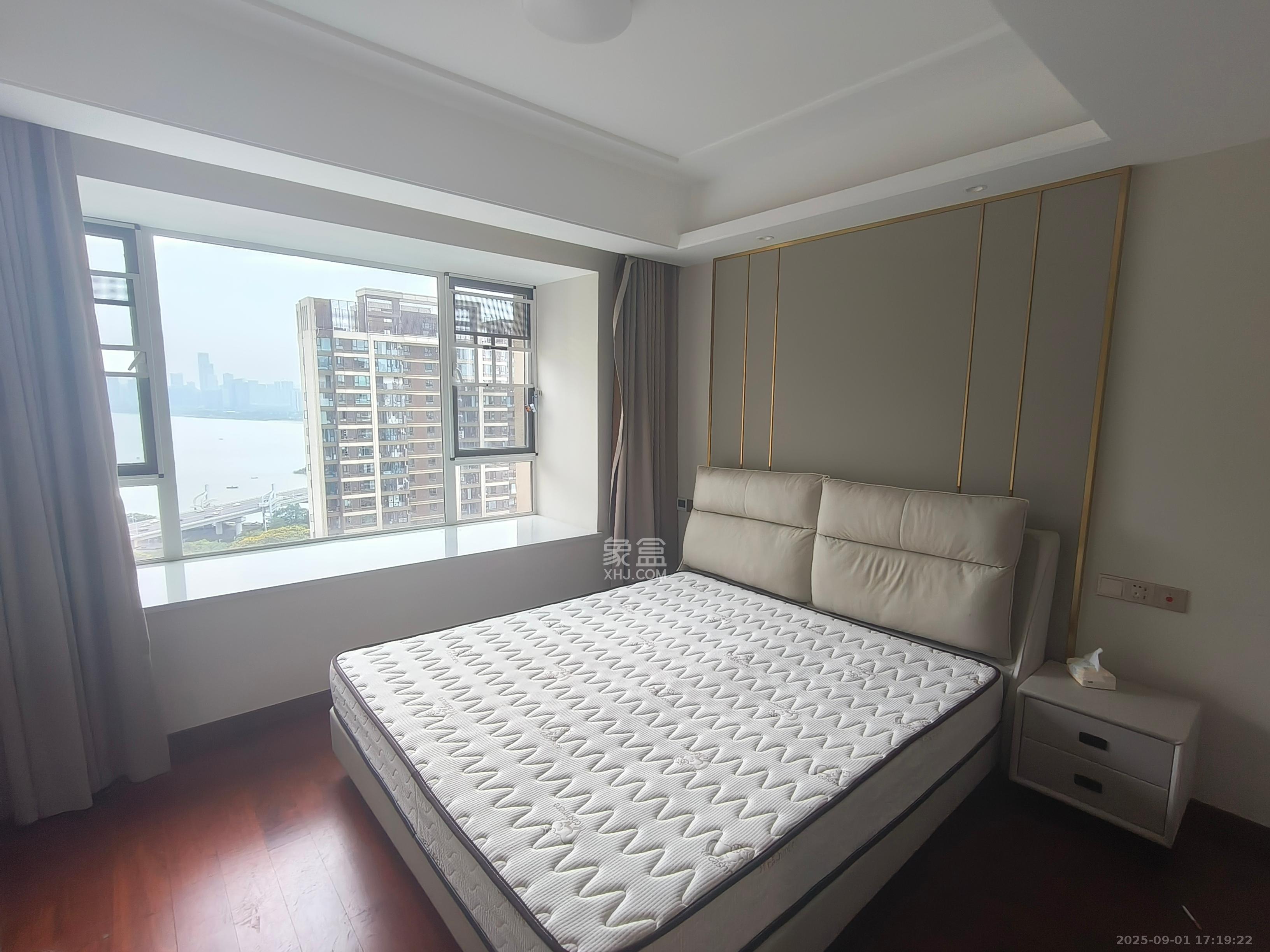 中欣楚天御府E区  4室2厅2卫    4100.0元/月 中欣楚天御府E区  4室2厅2卫    4100.0元/月室内图