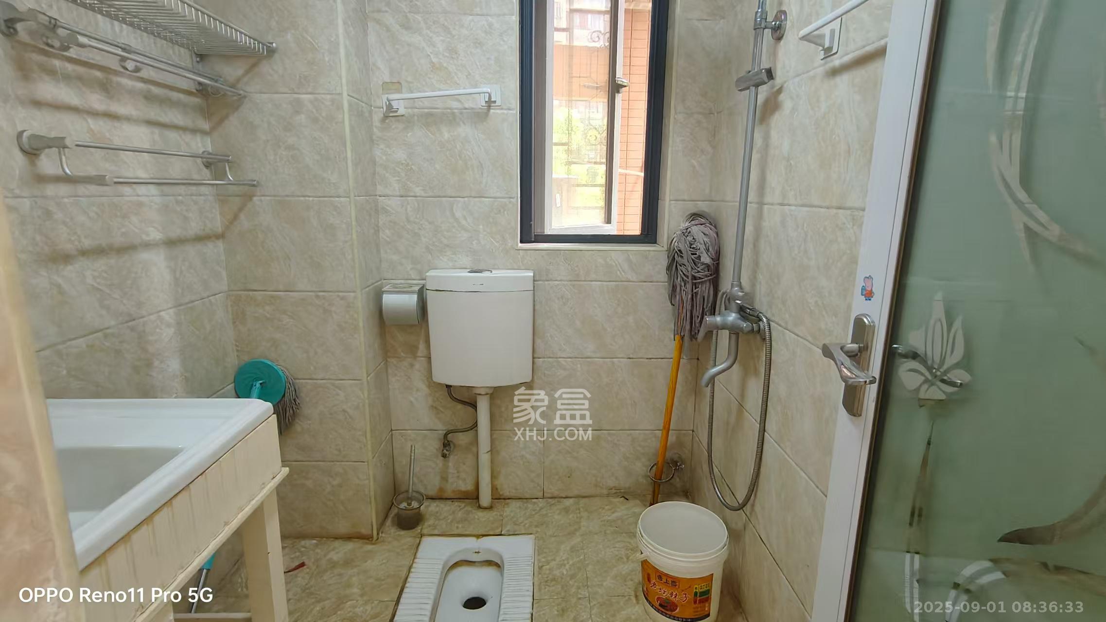 万博汇  1室2厅1卫   2600.00元/月室内图