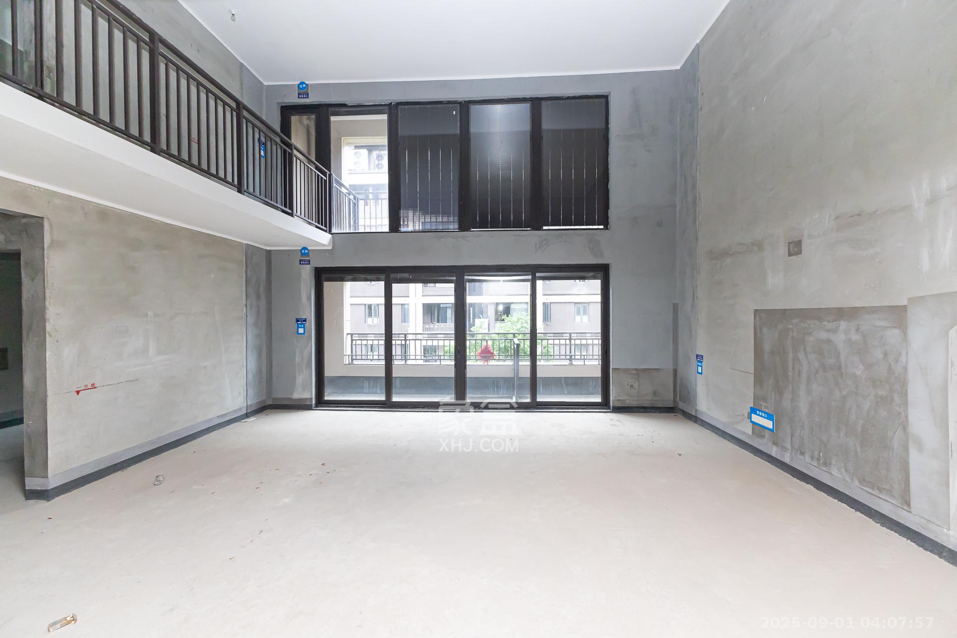 时代建发和著 5室2厅3卫 350.0万 时代建发和著 5室2厅3卫 350.0万客厅