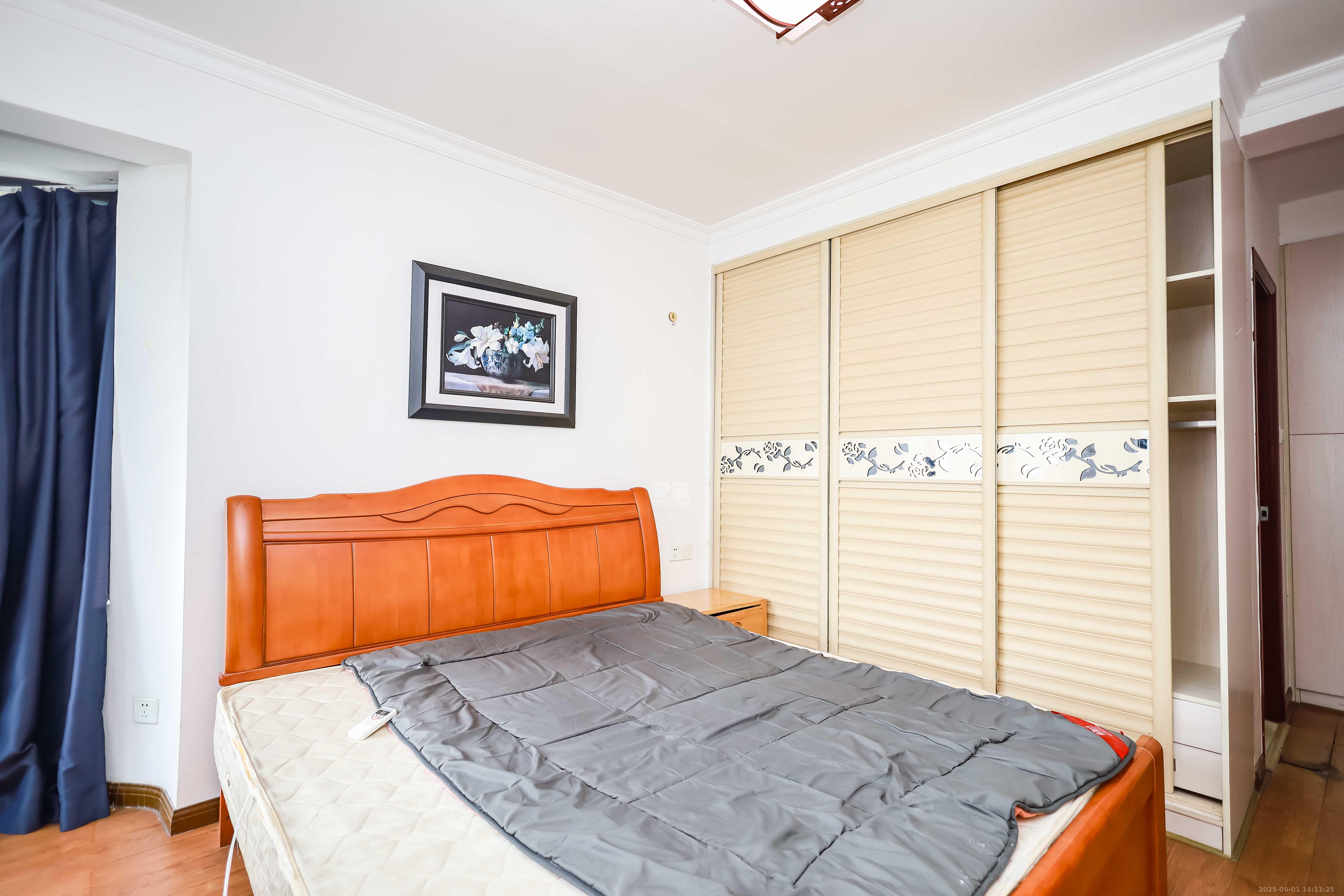 西城龙庭  4室2厅1卫    130.0万卧室