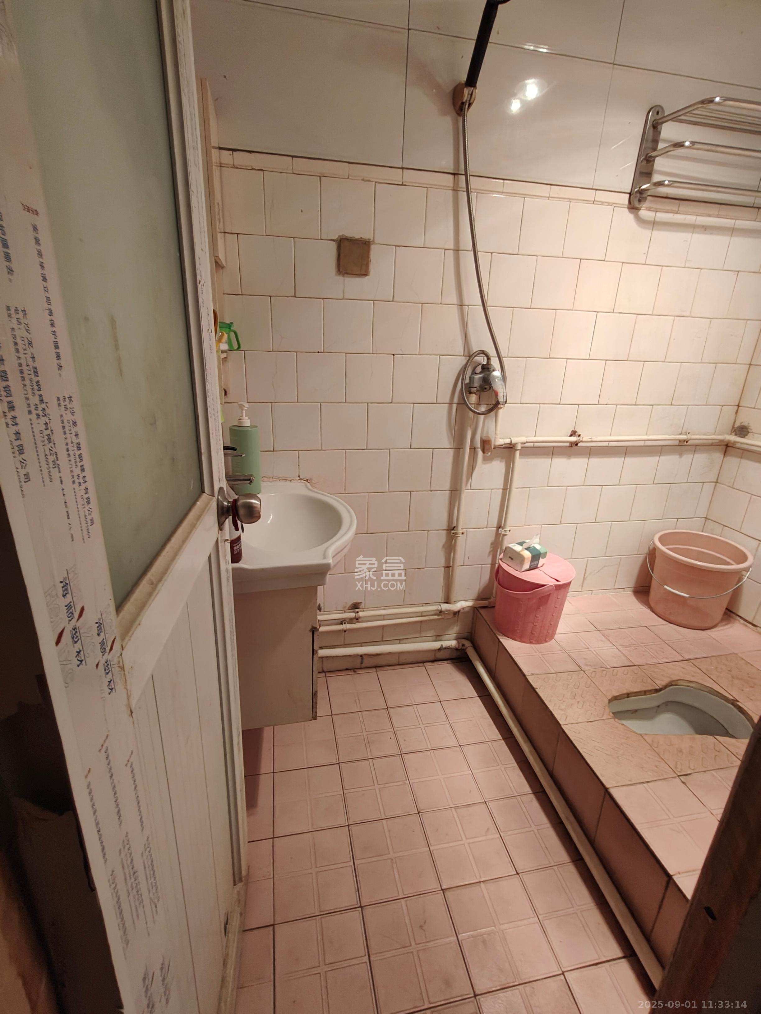 中建五局信和苑三区 2室1厅1卫 1100.0元/月 中建五局信和苑三区 2室1厅1卫 1100.0元/月室内图