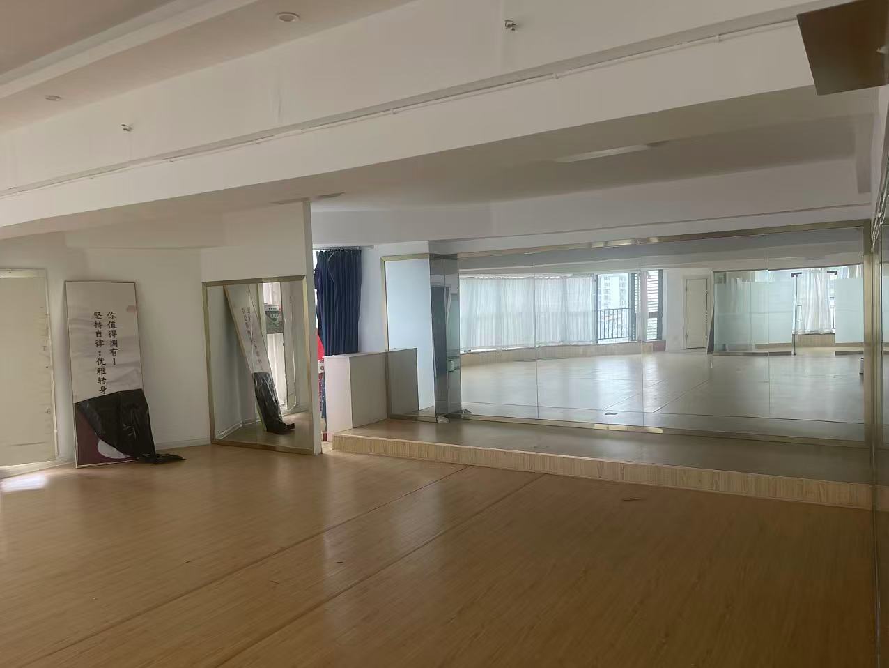 中商广场   238.0㎡     7100.00元/月室内图