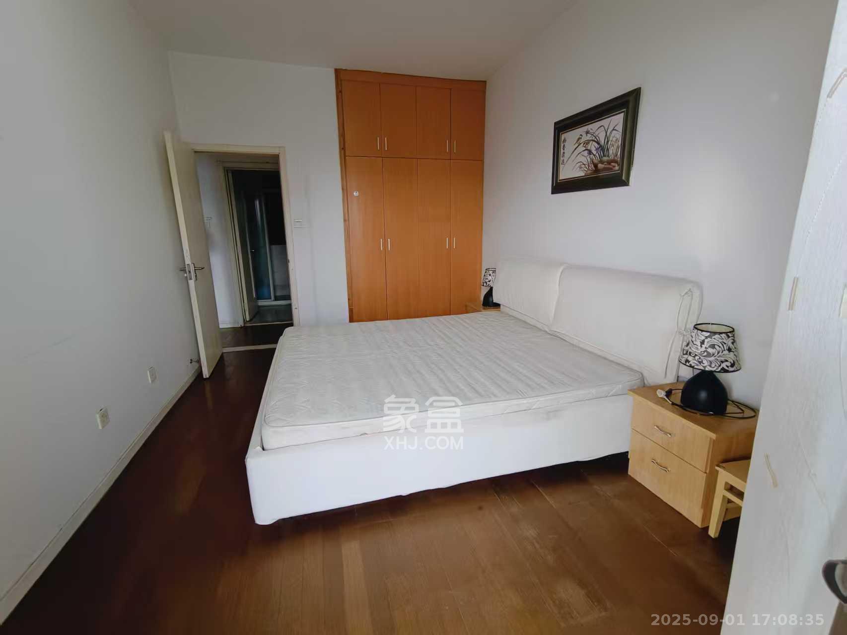 阳光100一期、四五期  2室2厅1卫    2500.0元/月 阳光100一期、四五期  2室2厅1卫    2500.0元/月