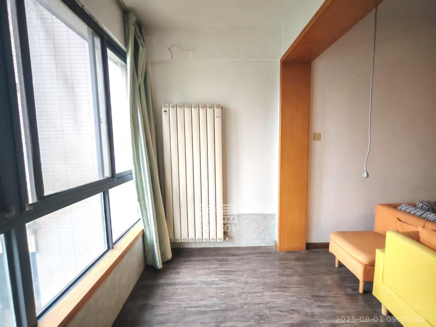 鑫远湘府华城  3室2厅1卫    1800.0元/月室内图