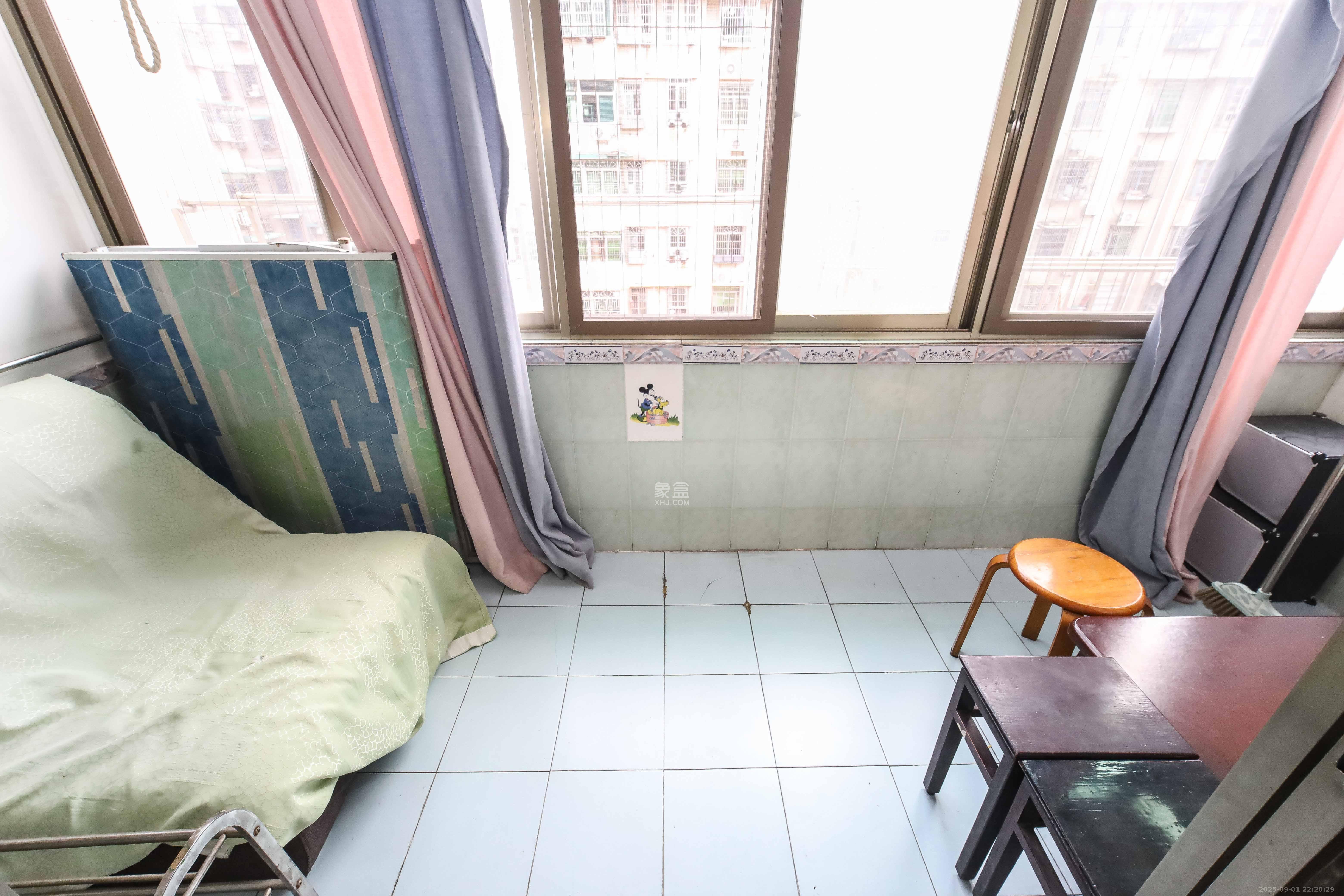 芙蓉区教育局学生校服服务部宿舍  2室2厅1卫    48.0万阳台