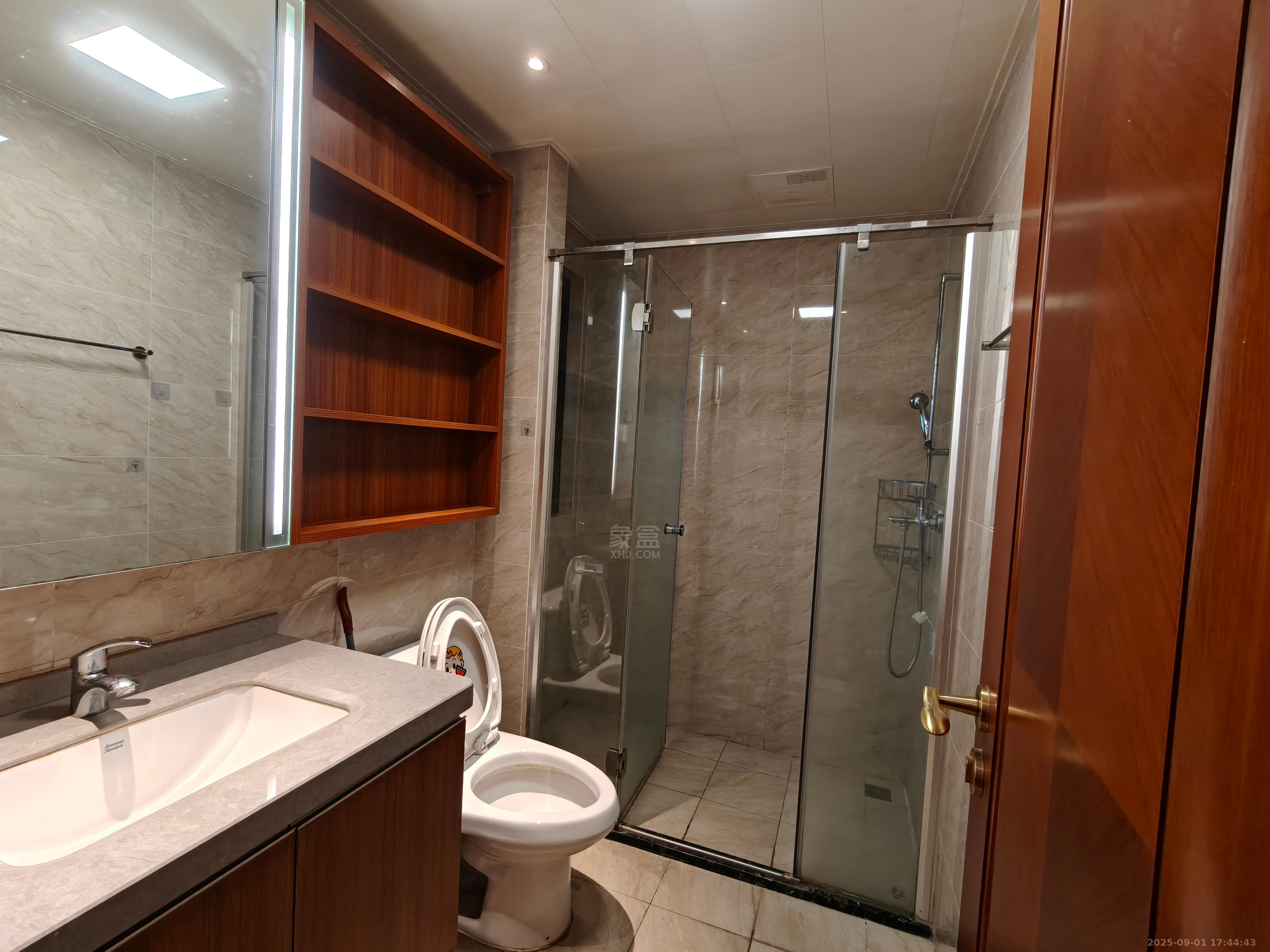 恒大华府 3室2厅2卫 2000.0元/月 恒大华府 3室2厅2卫 2000.0元/月室内图