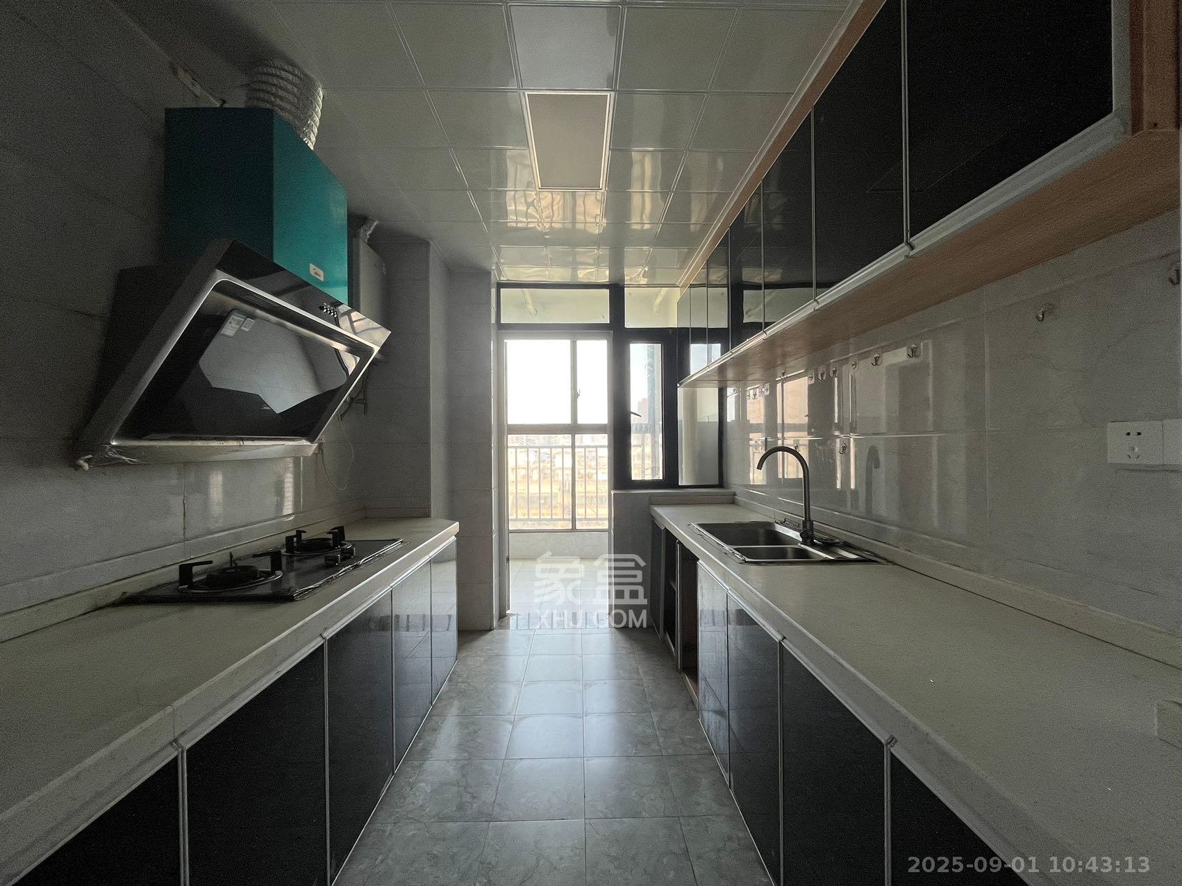 96301部队小区  4室2厅2卫    2600.0元/月 96301部队小区  4室2厅2卫    2600.0元/月室内图