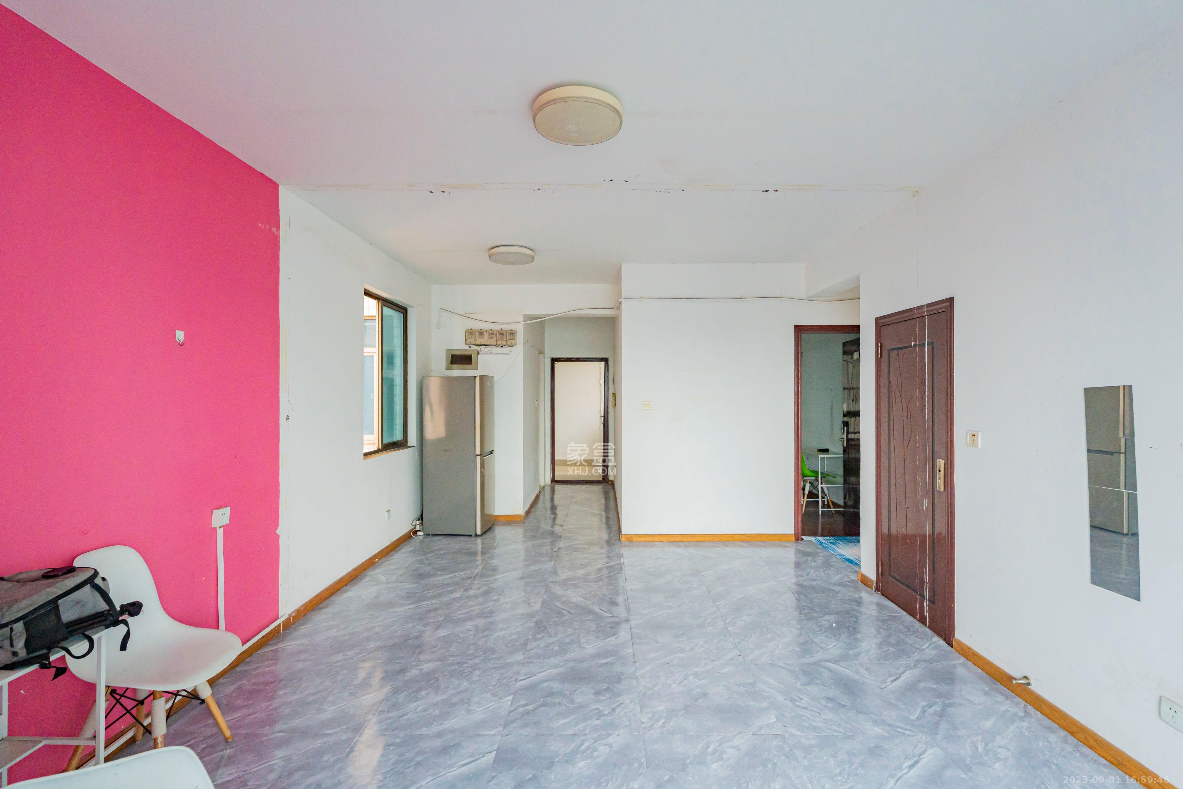 华府壹航线  3室2厅2卫    70.0万 华府壹航线  3室2厅2卫    70.0万客厅