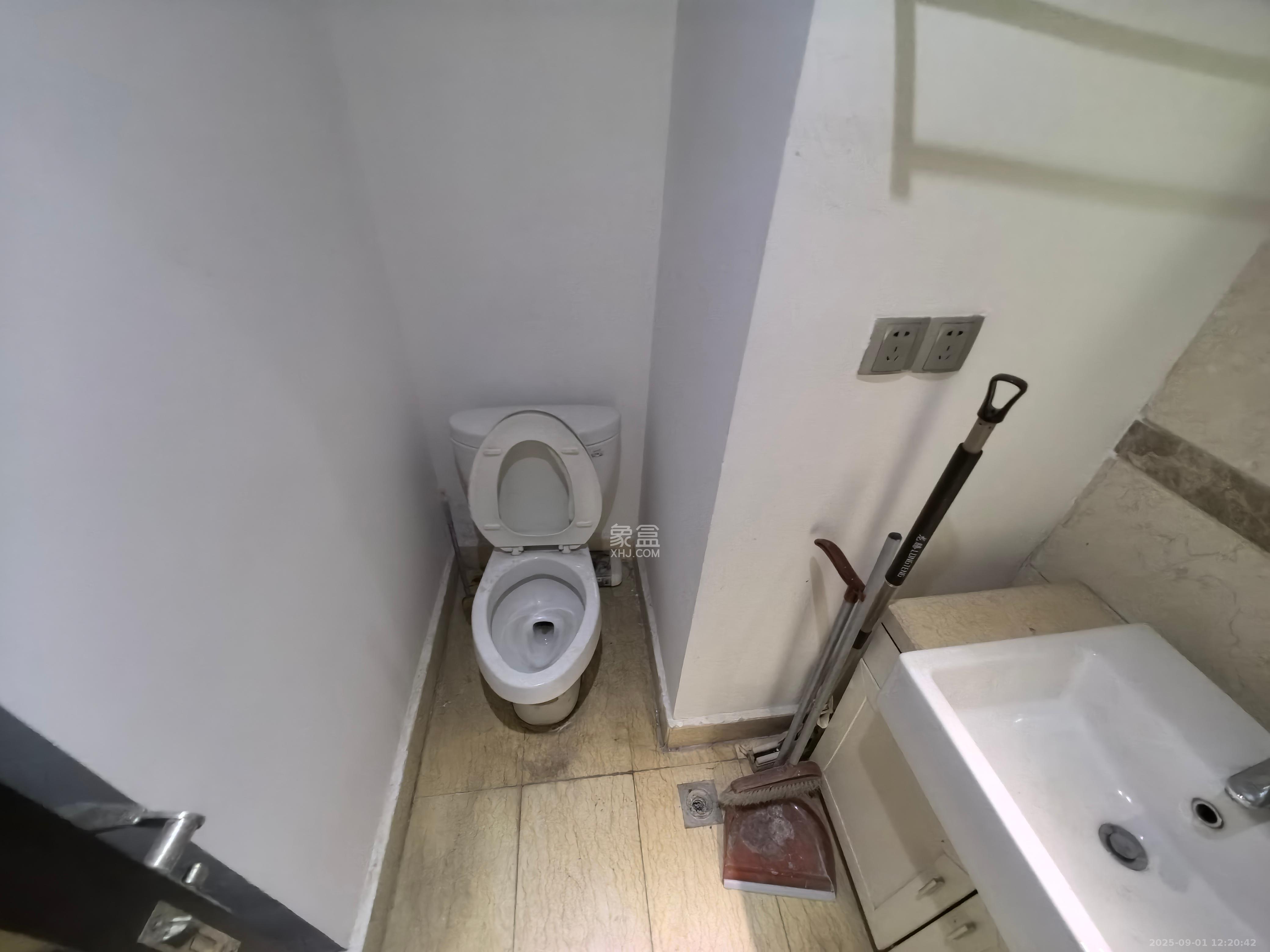 沁园春御院  1室1厅1卫    1400.0元/月 沁园春御院  1室1厅1卫    1400.0元/月室内图