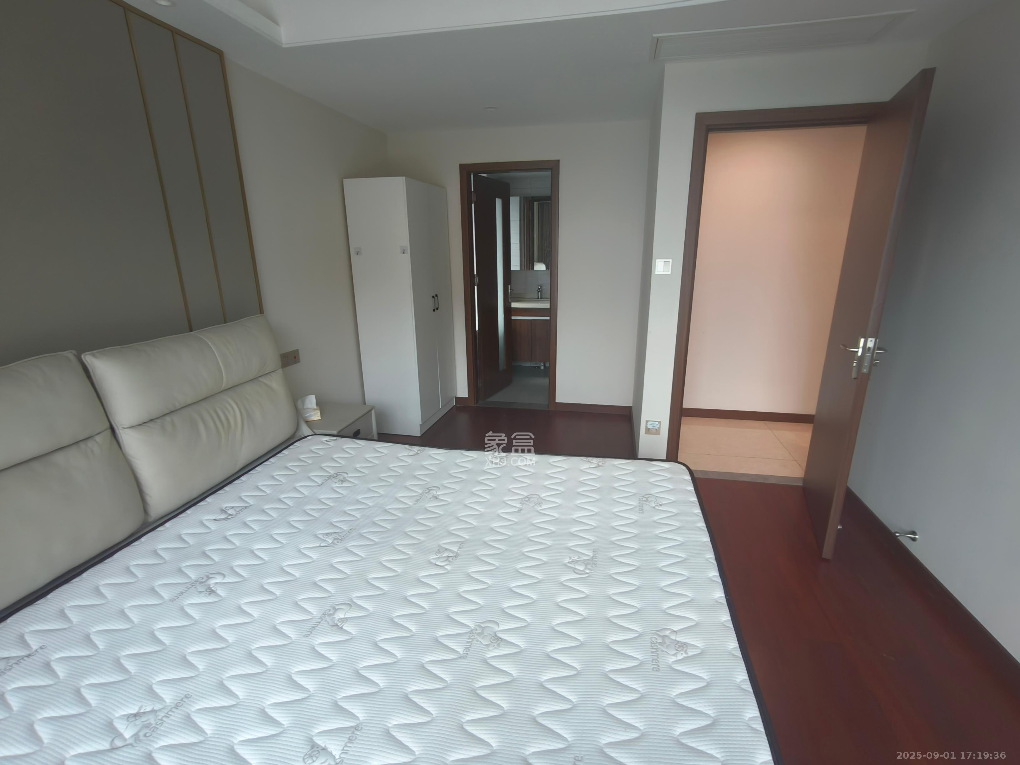 中欣楚天御府E区  4室2厅2卫    4100.0元/月 中欣楚天御府E区  4室2厅2卫    4100.0元/月室内图