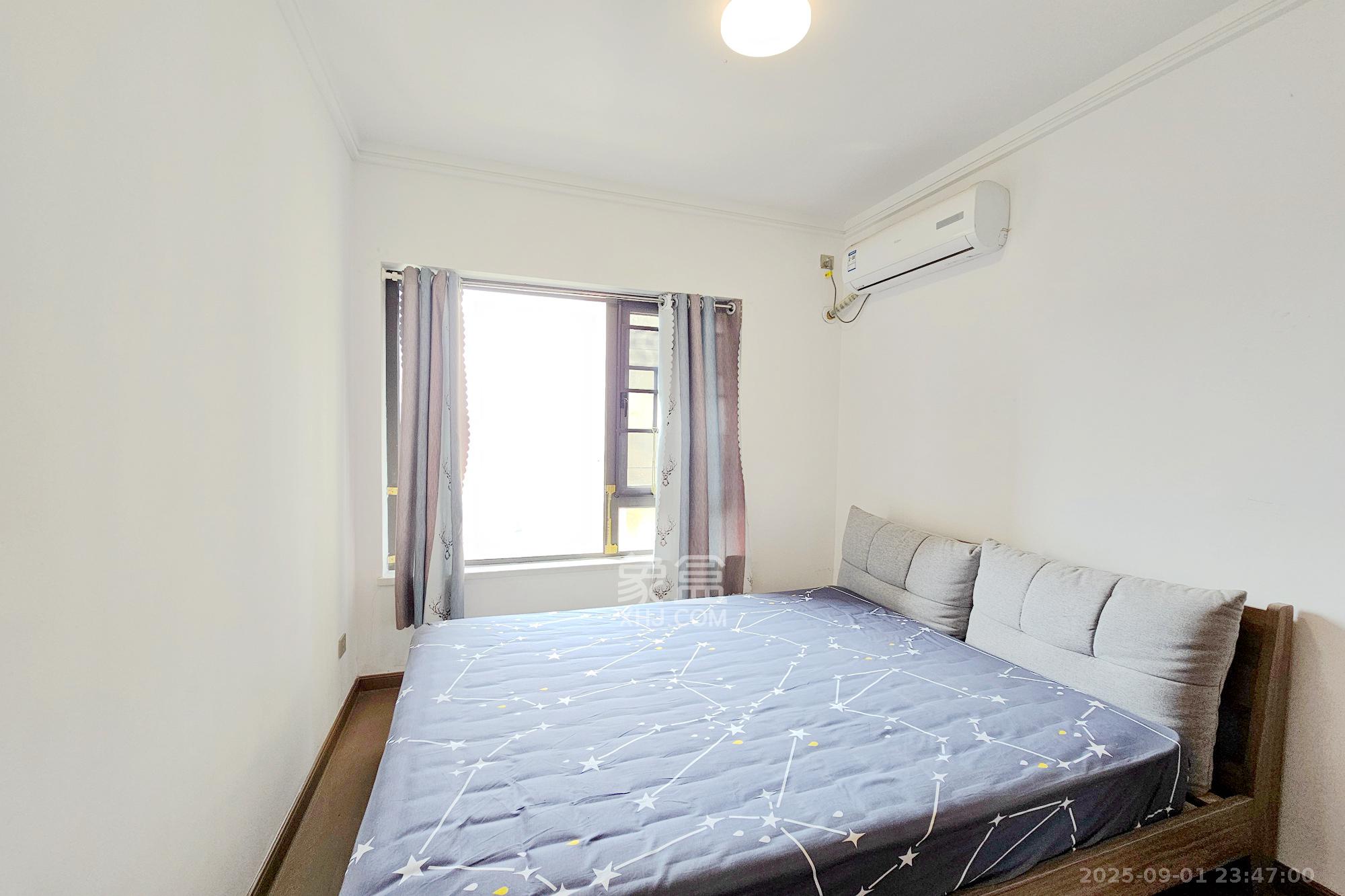 阳光城尚东湾蓝莓苑  4室2厅2卫    130.0万 阳光城尚东湾蓝莓苑  4室2厅2卫    130.0万卧室