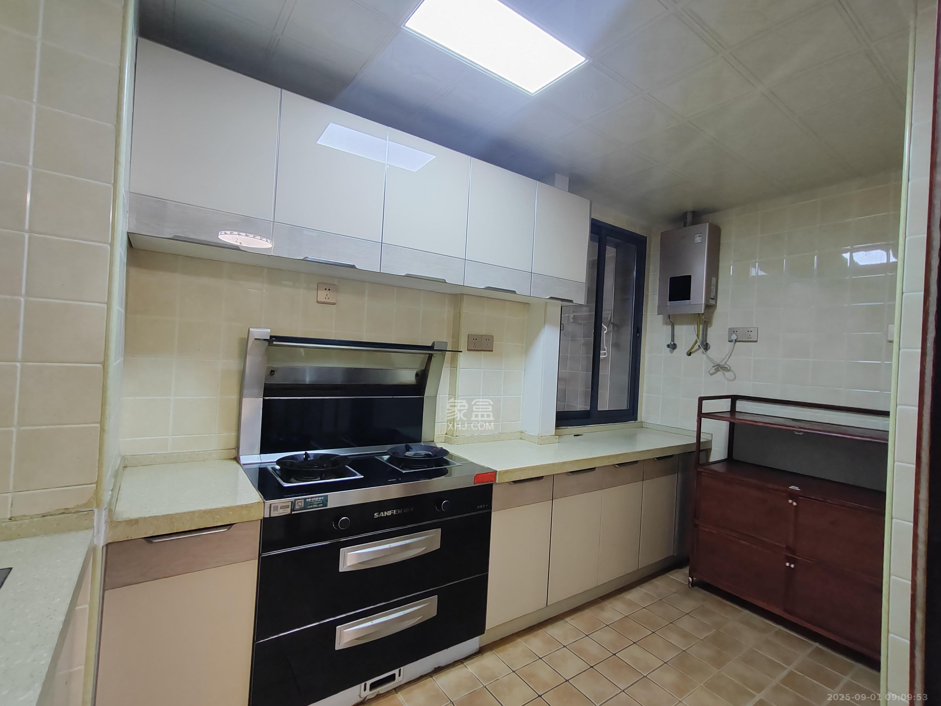 佳美紫郡  3室2厅2卫    2100.0元/月 佳美紫郡  3室2厅2卫    2100.0元/月室内图