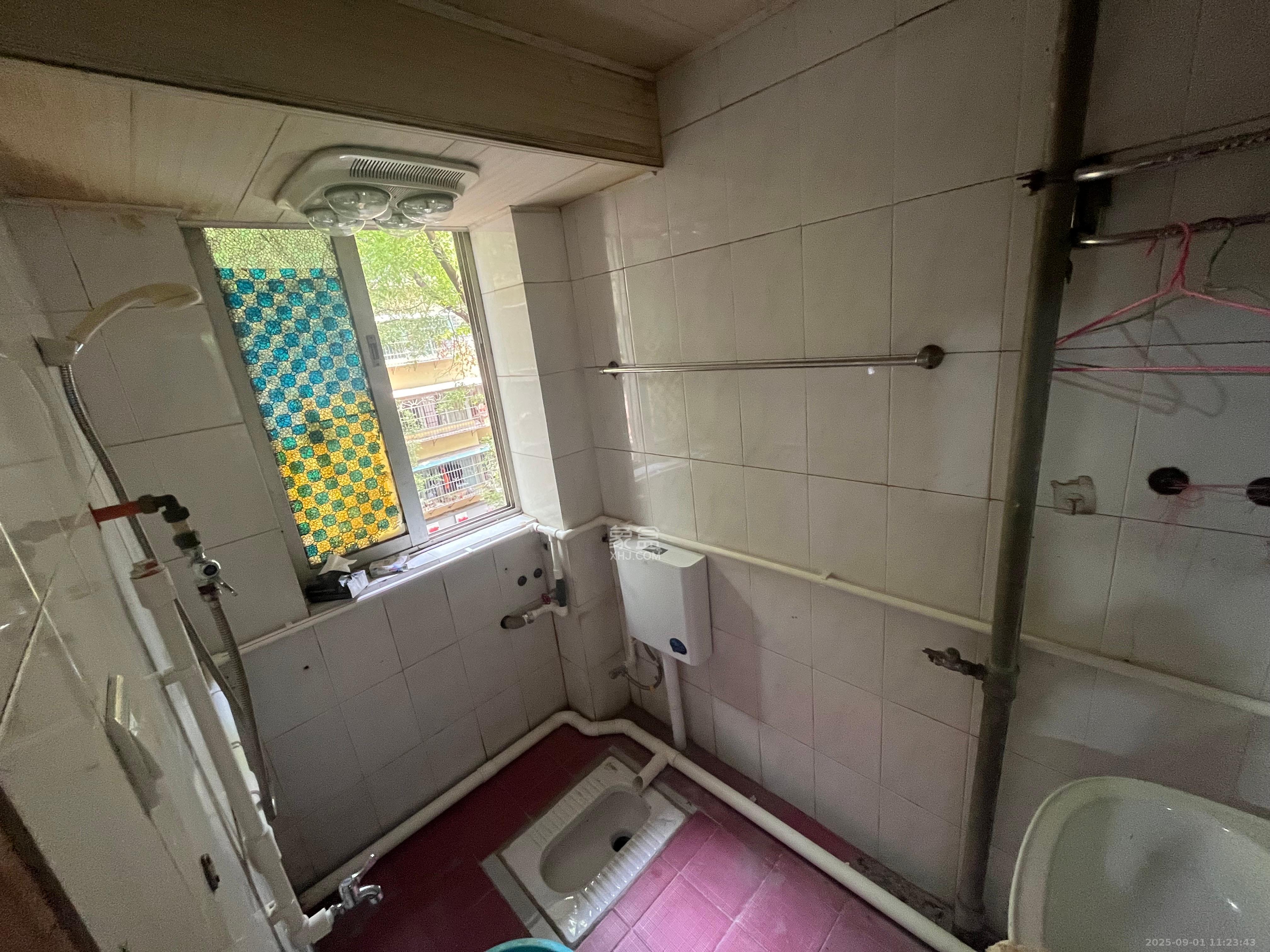 新天小区 3室2厅1卫 1500.0元/月 新天小区 3室2厅1卫 1500.0元/月室内图