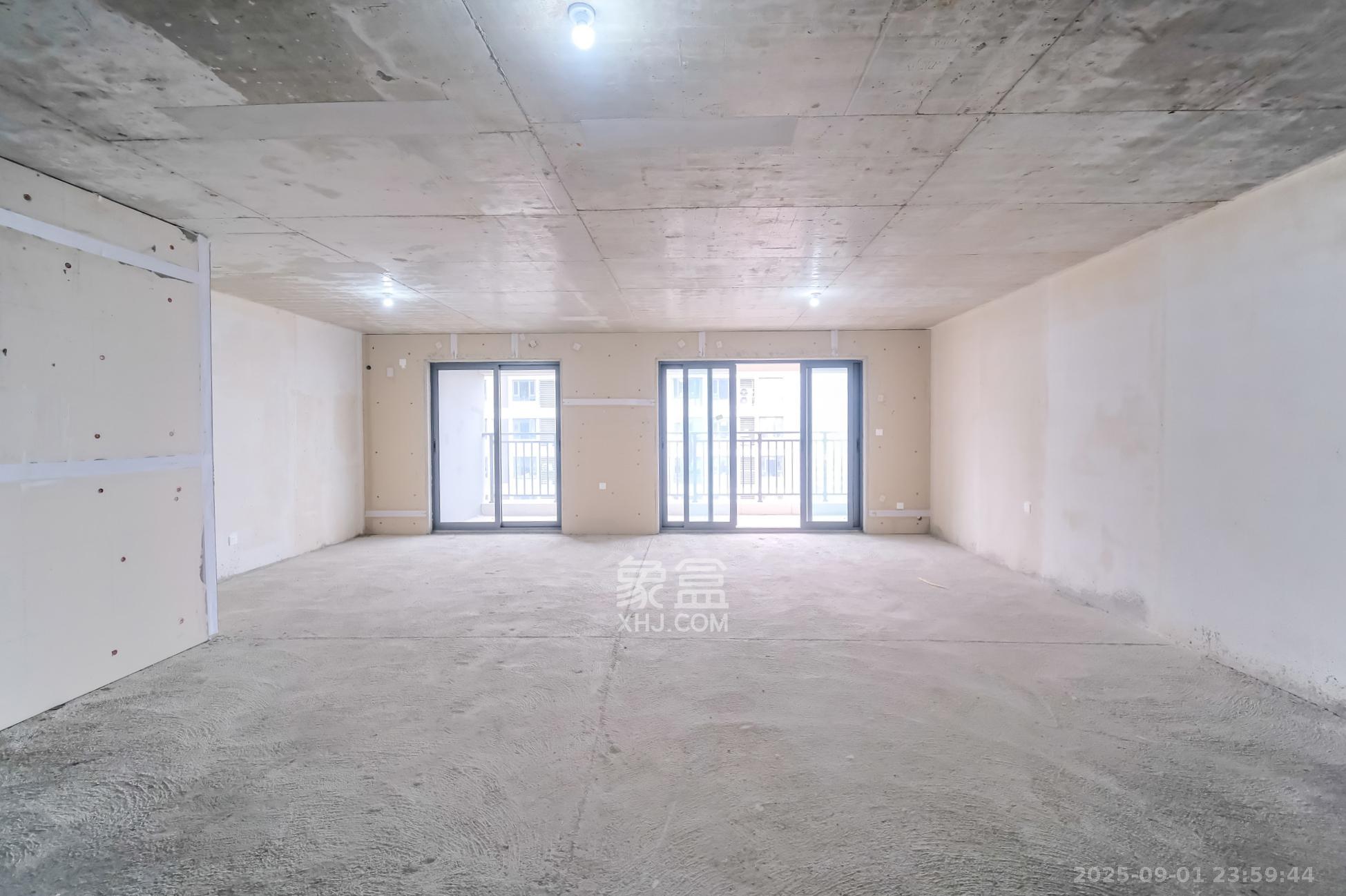 保利金香槟 4室2厅2卫 121.2万 保利金香槟 4室2厅2卫 121.2万客厅