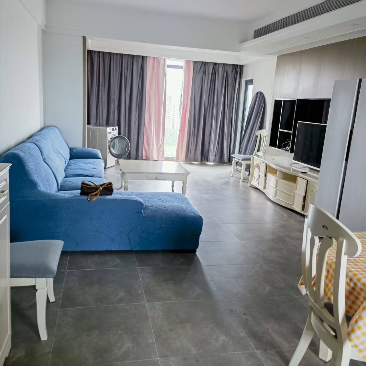 观澜湖观悦二期 3室2厅1卫 2200.0元/月 观澜湖观悦二期 3室2厅1卫 2200.0元/月室内图