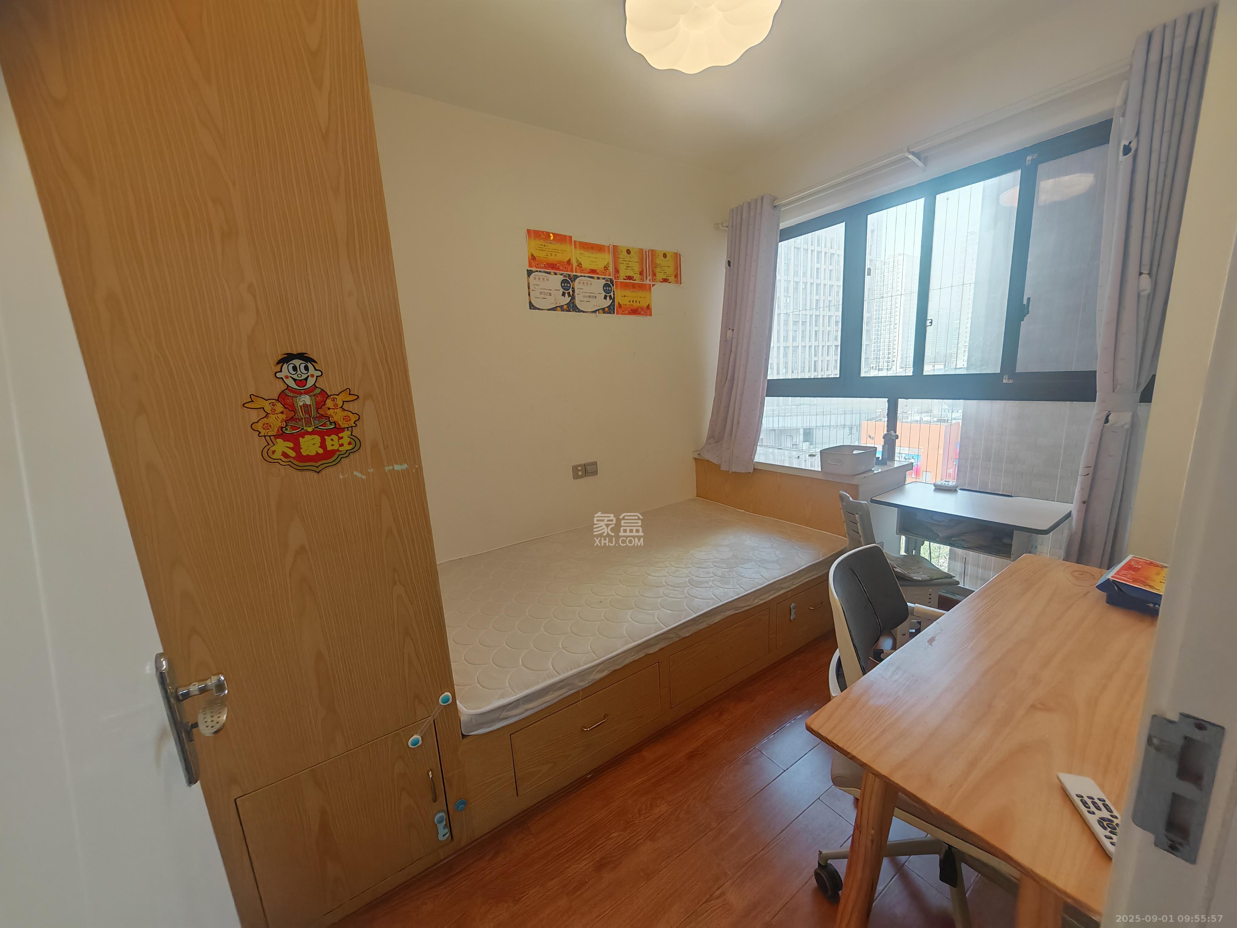 华润五彩城  3室1厅1卫    2000.0元/月 华润五彩城  3室1厅1卫    2000.0元/月室内图