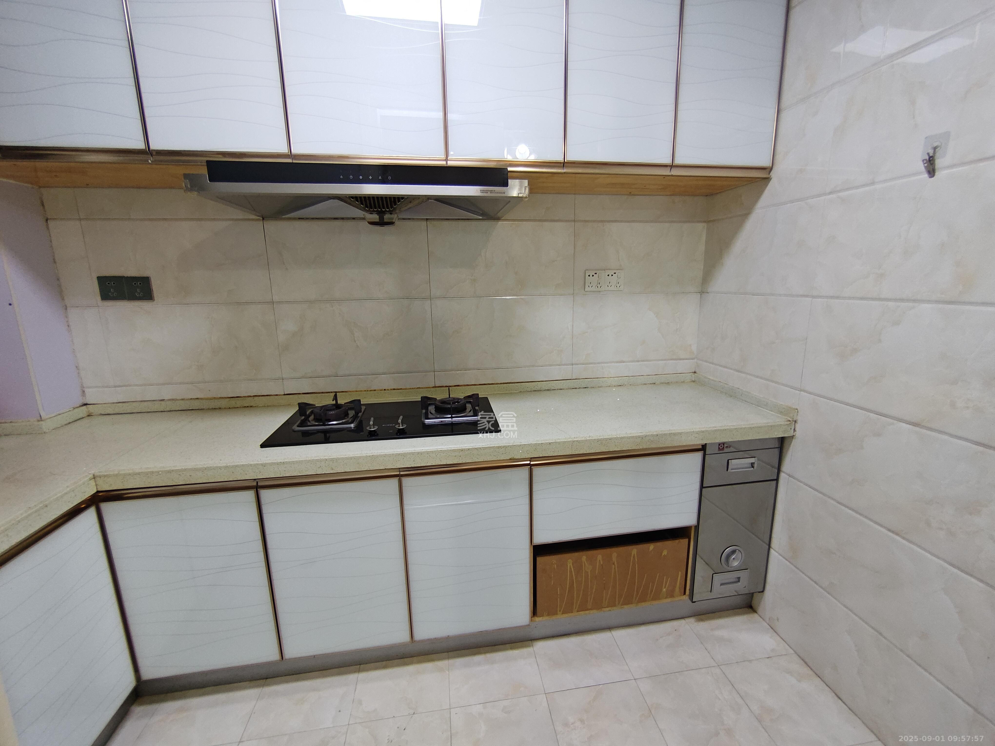 保利麓谷林语A区  3室2厅1卫    2500.0元/月室内图