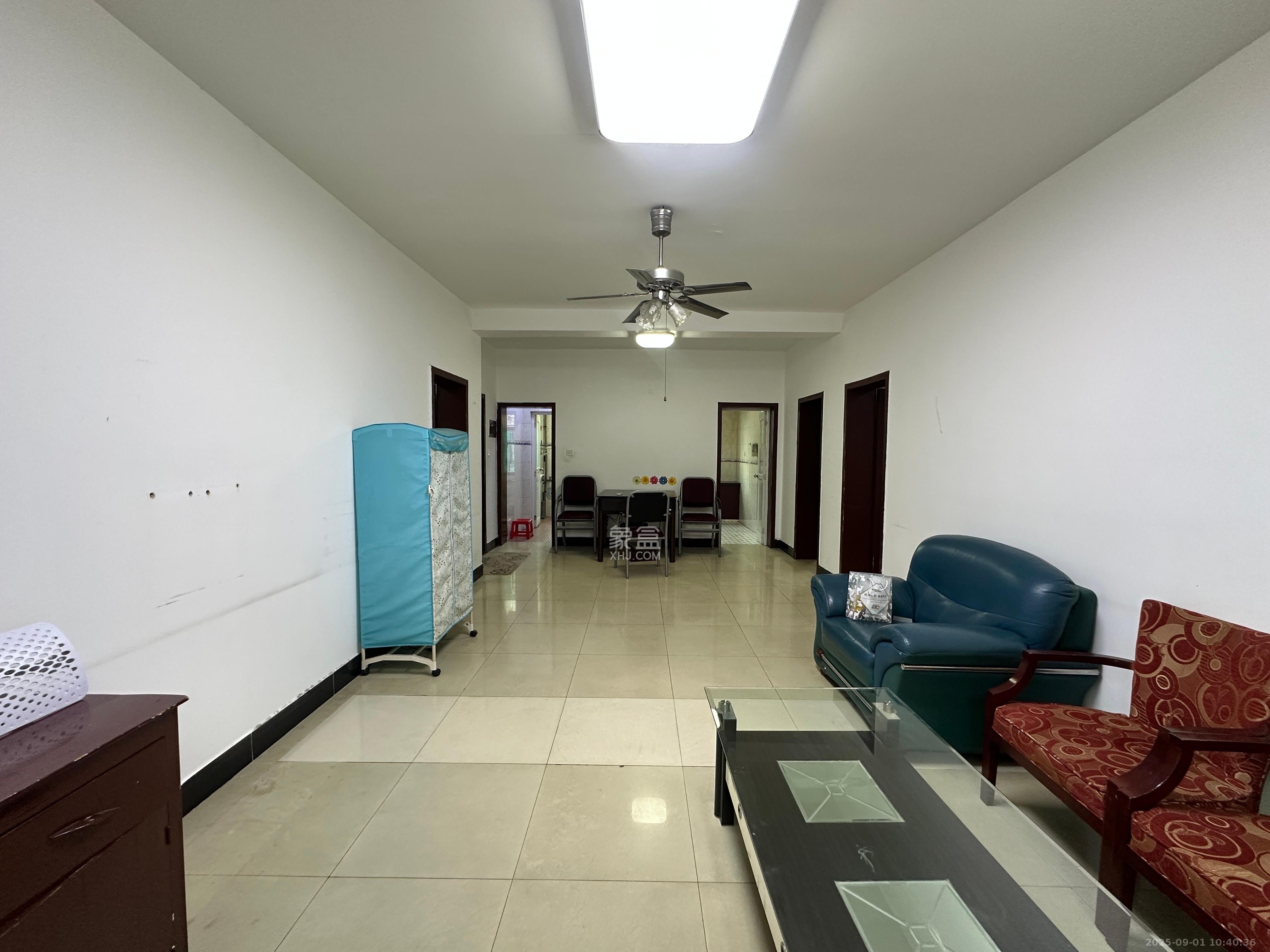 圭塘小区(圭塘一、二小区) 3室2厅2卫 2000.0元/月 圭塘小区(圭塘一、二小区) 3室2厅2卫 2000.0元/月室内图