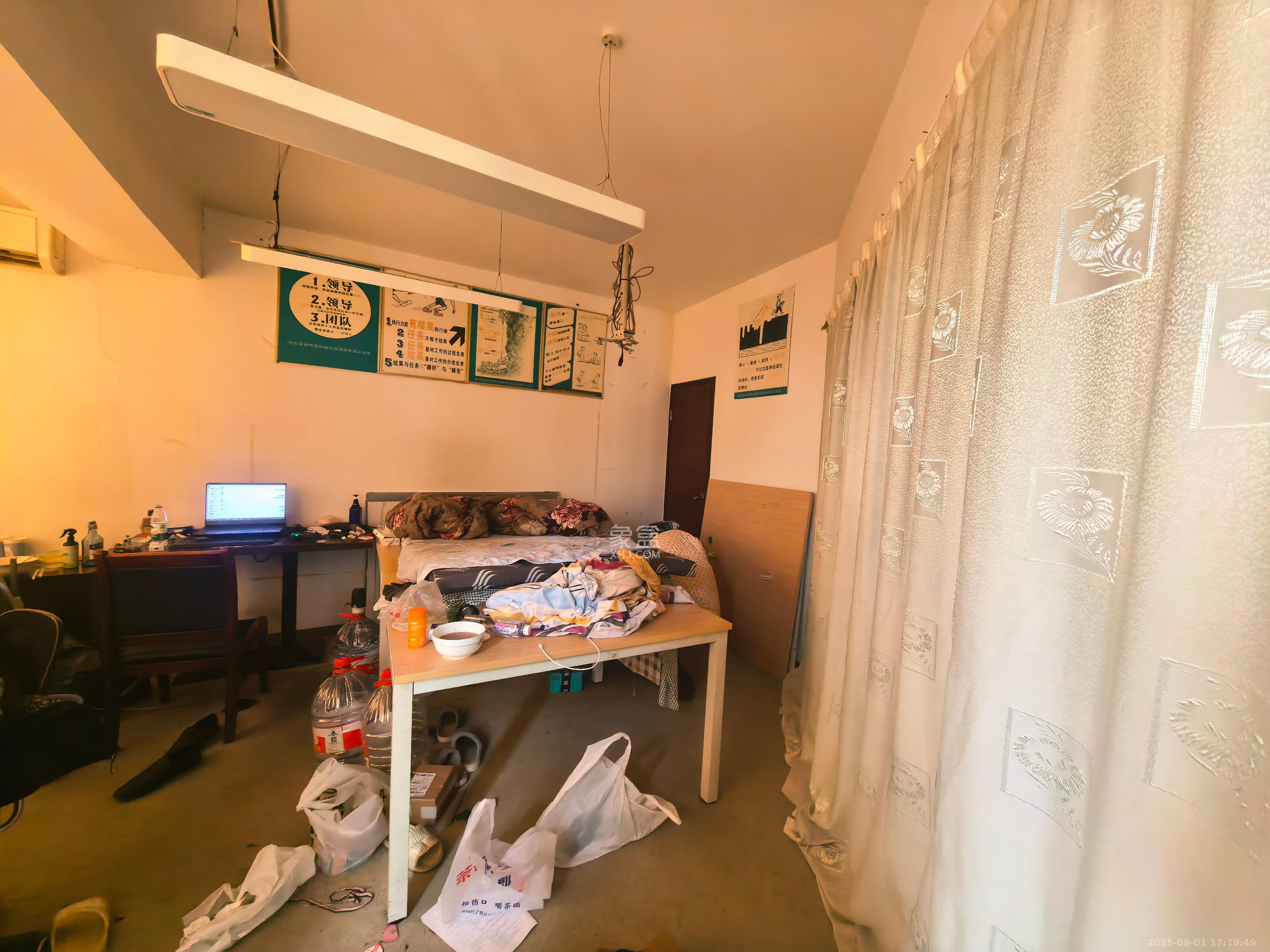 兴威名座  2室2厅1卫   3500.00元/月室内图
