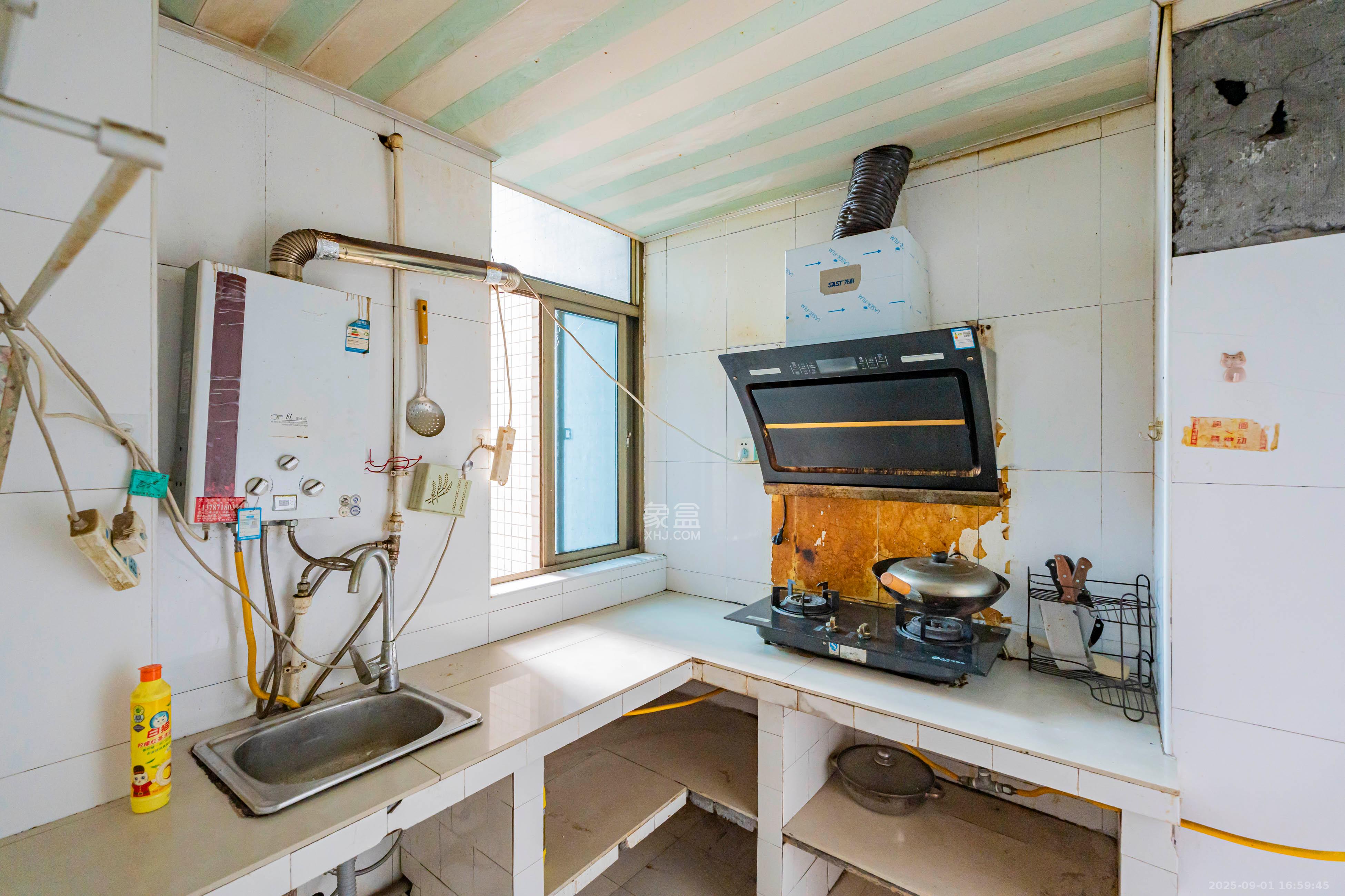 华府壹航线  3室2厅2卫    70.0万 华府壹航线  3室2厅2卫    70.0万厨房