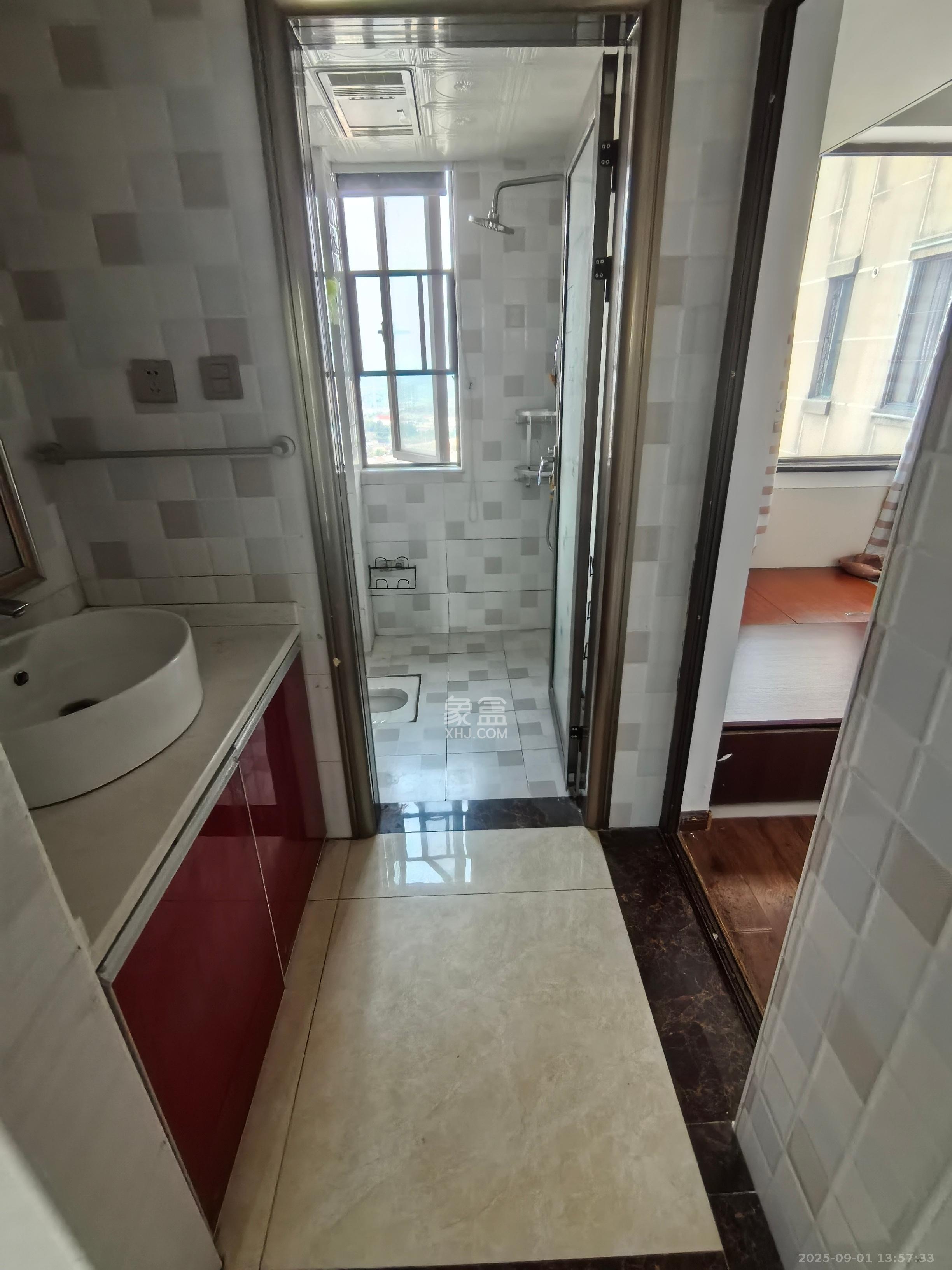 华润置地广场一期  3室2厅2卫    2200.0元/月 华润置地广场一期  3室2厅2卫    2200.0元/月室内图