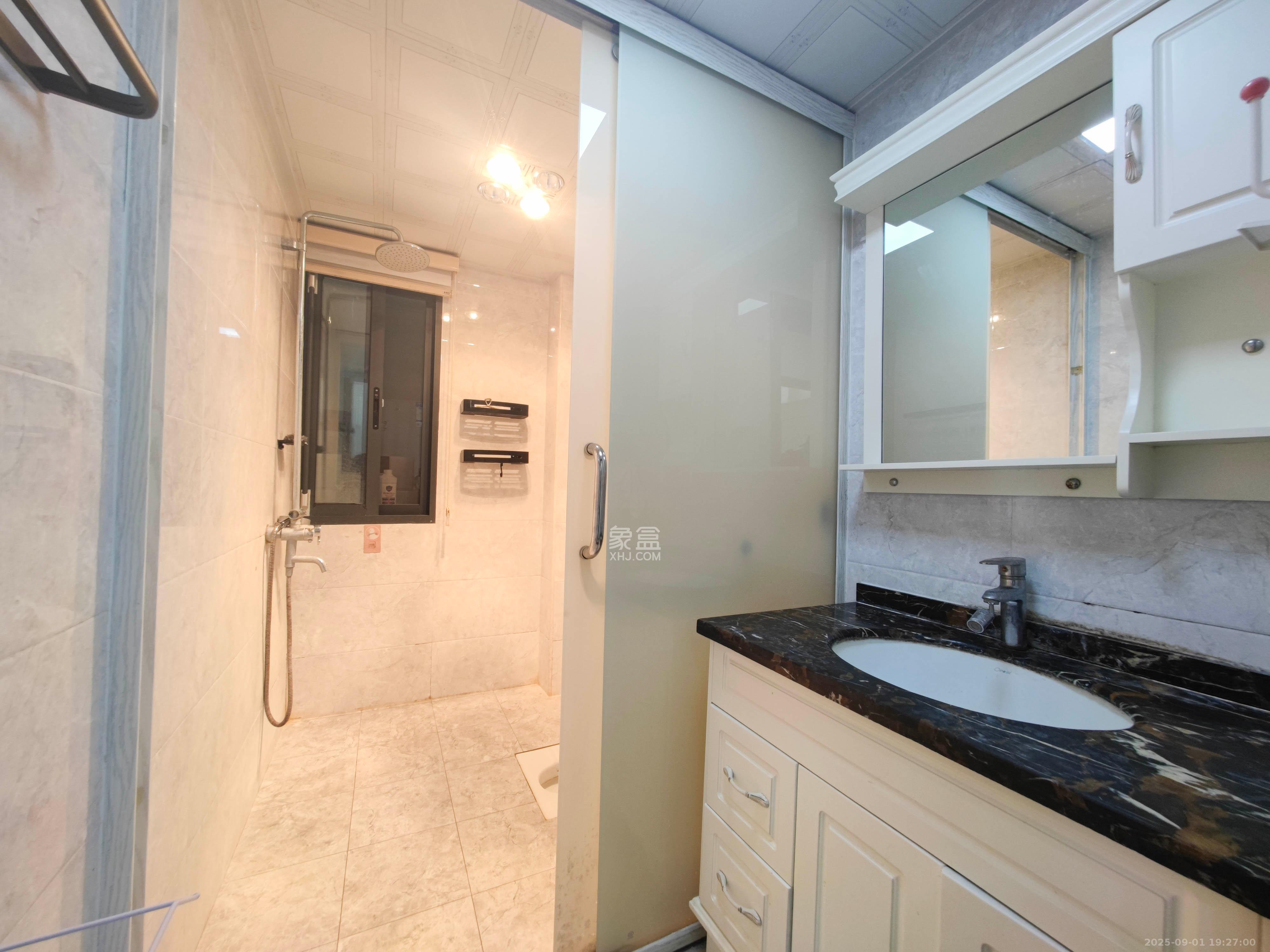 蓝光幸福满庭  3室2厅1卫    83.0万 蓝光幸福满庭  3室2厅1卫    83.0万卫生间