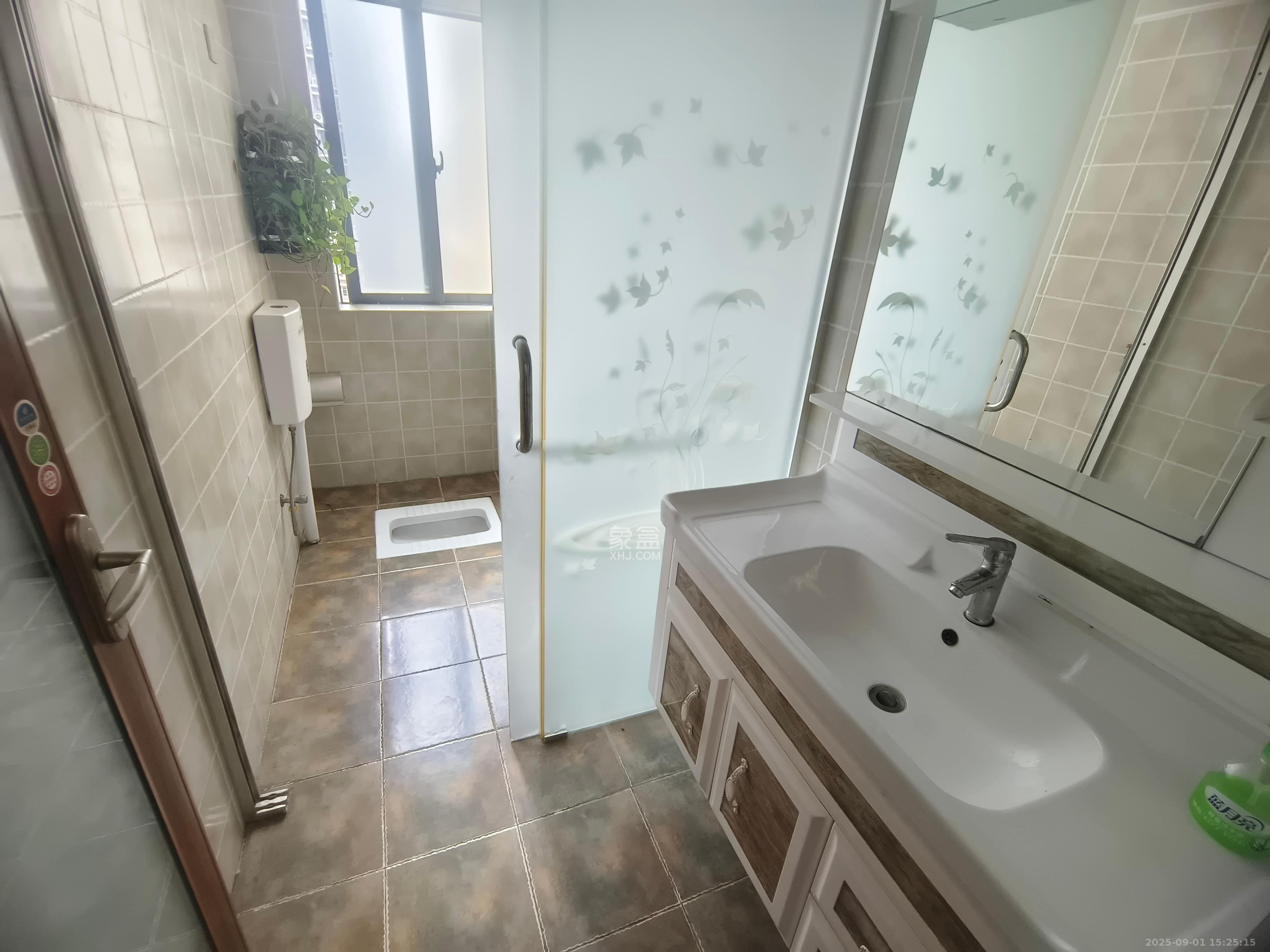 金麓国际 3室2厅2卫 3500.0元/月 金麓国际 3室2厅2卫 3500.0元/月室内图