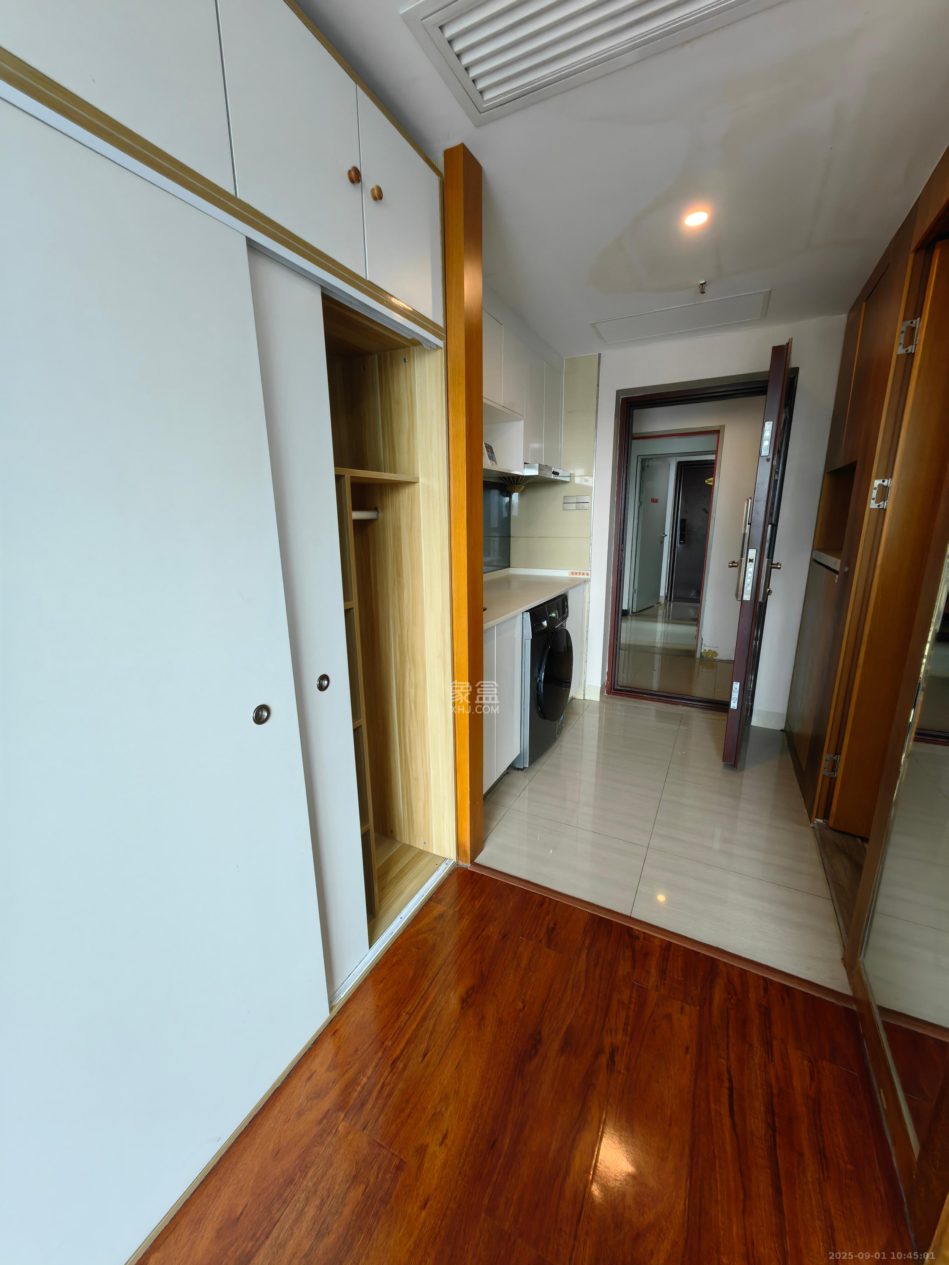 五一钻界  1室1厅1卫    2500.0元/月室内图