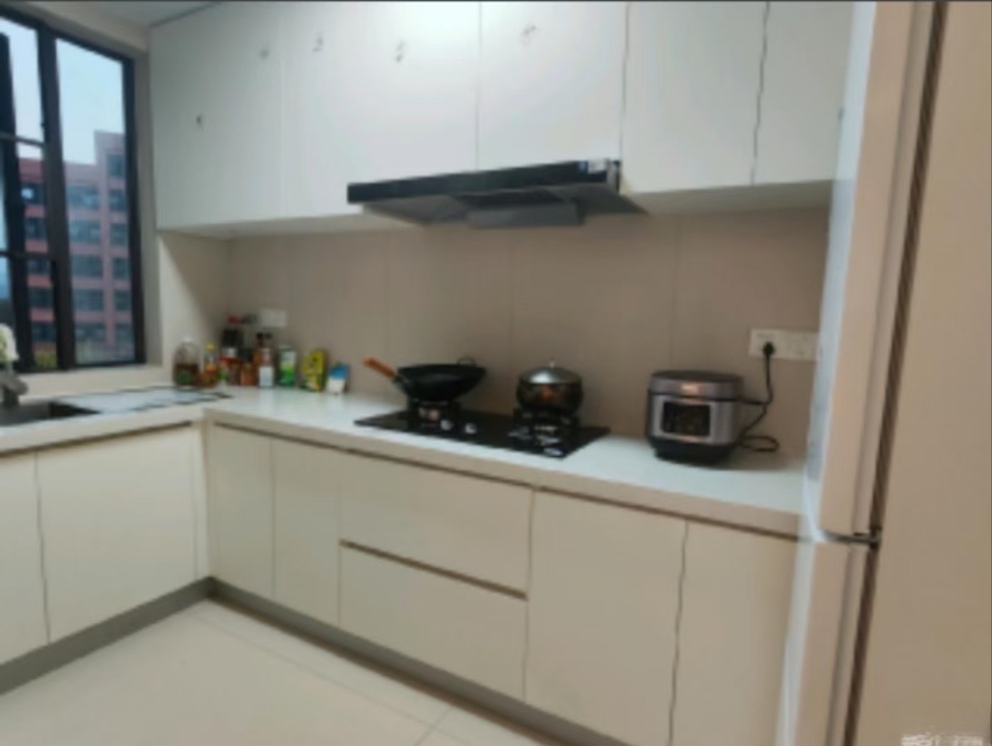 天空之眼-君天公馆 4室2厅2卫 3000.0元/月 天空之眼-君天公馆 4室2厅2卫 3000.0元/月室内图