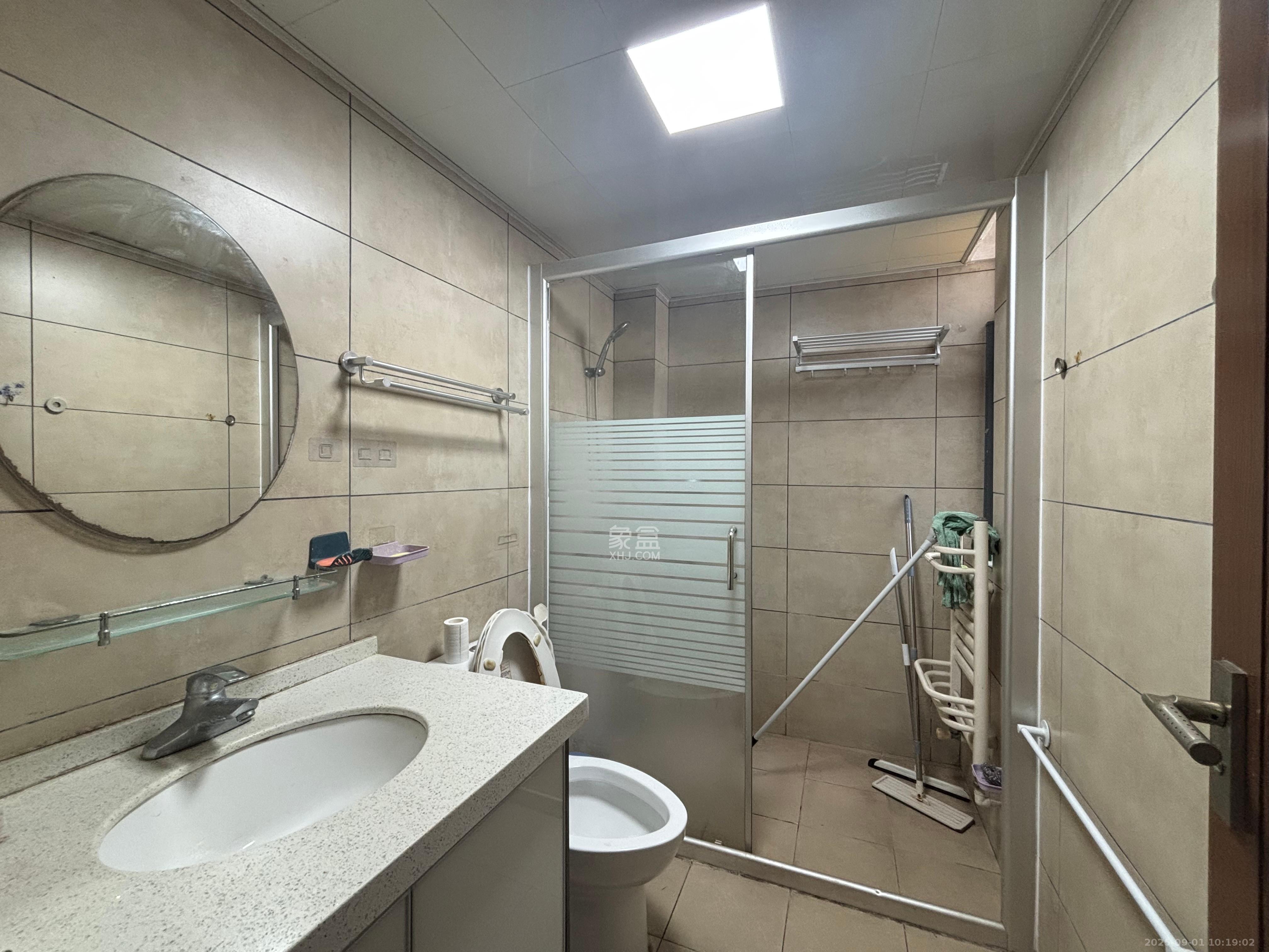 万煦园  2室2厅1卫    2400.0元/月 万煦园  2室2厅1卫    2400.0元/月室内图