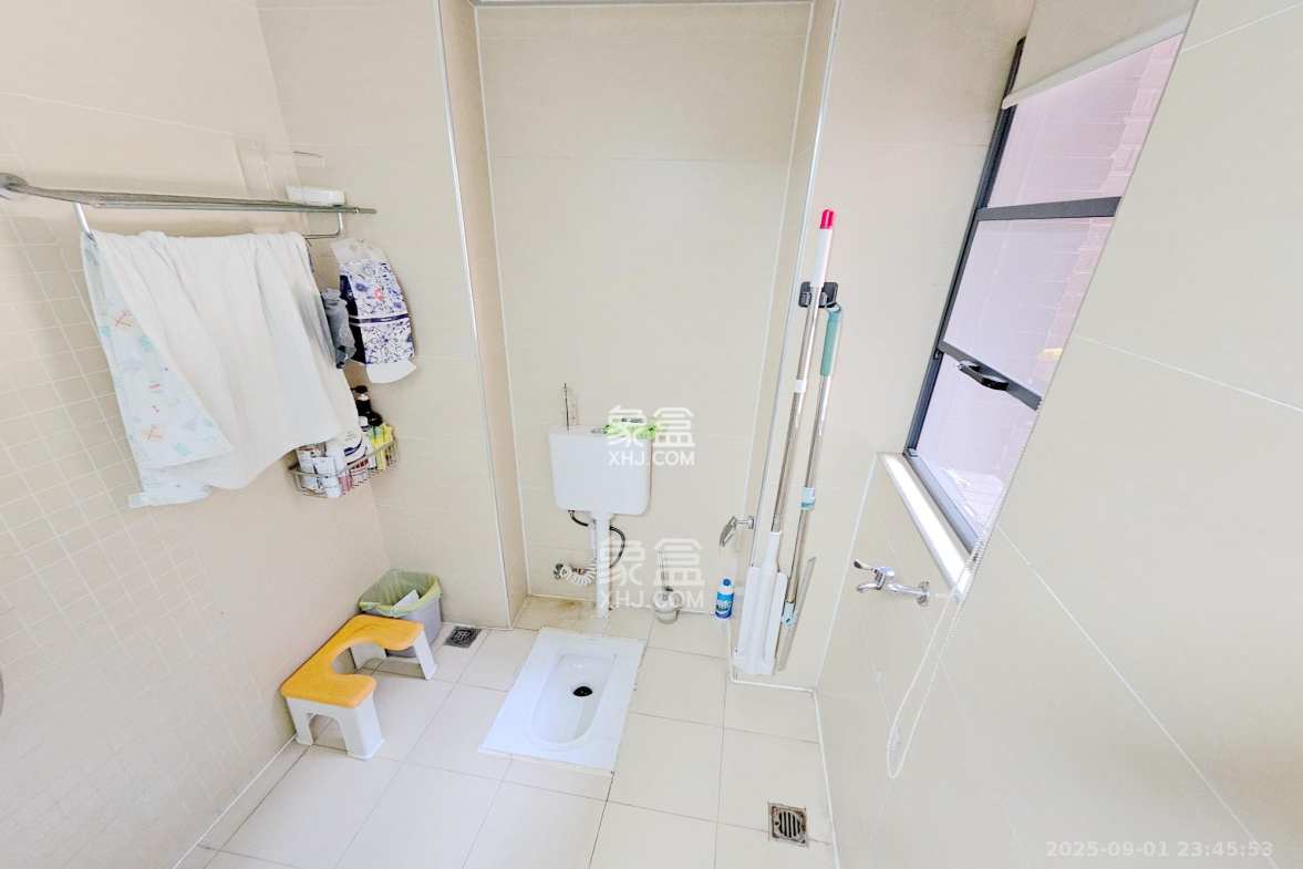 中隆国际御玺 4室2厅2卫 235.5万 中隆国际御玺 4室2厅2卫 235.5万卫生间