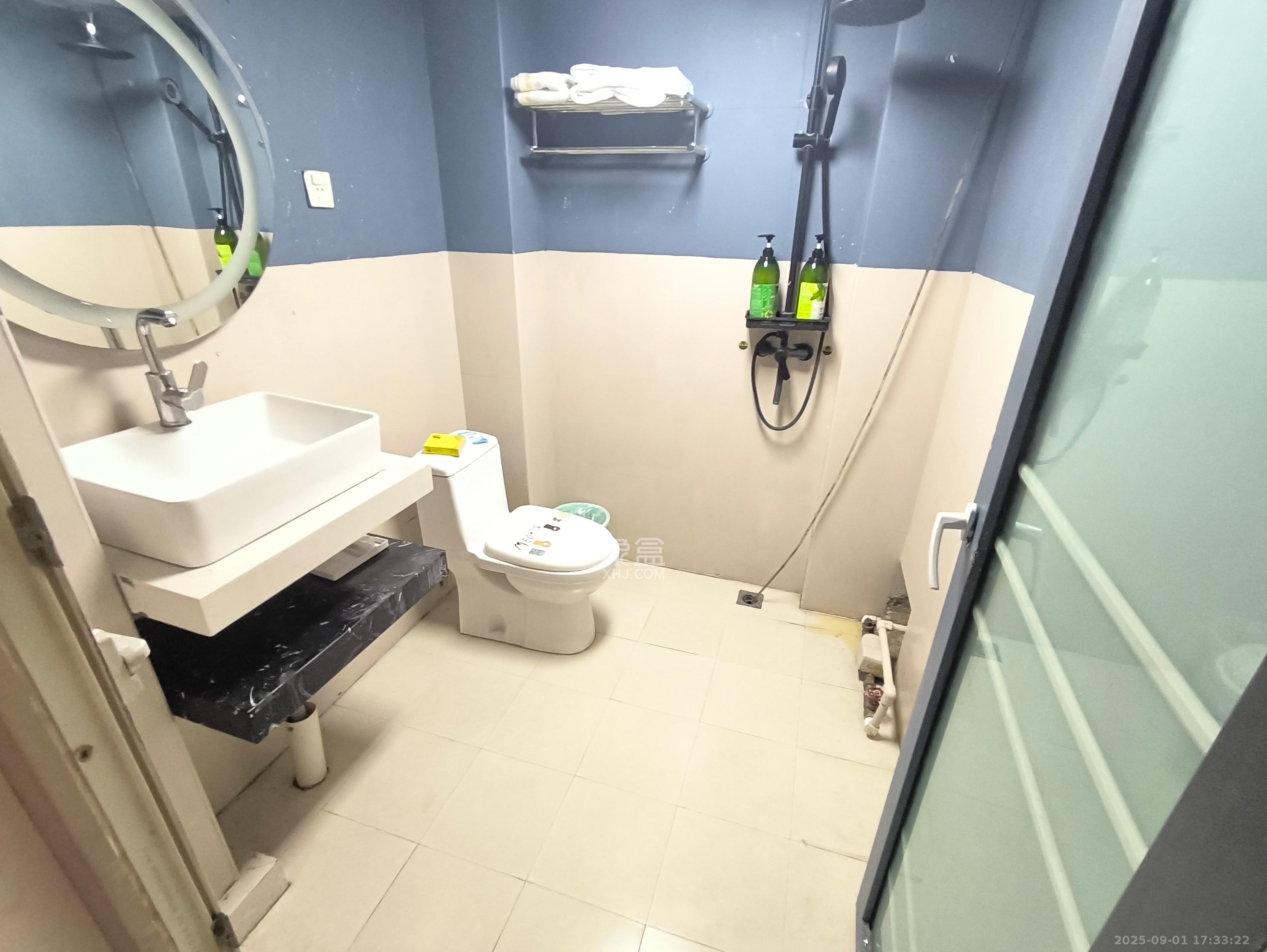 君临国际 1室1厅1卫 1800.0元/月 君临国际 1室1厅1卫 1800.0元/月室内图