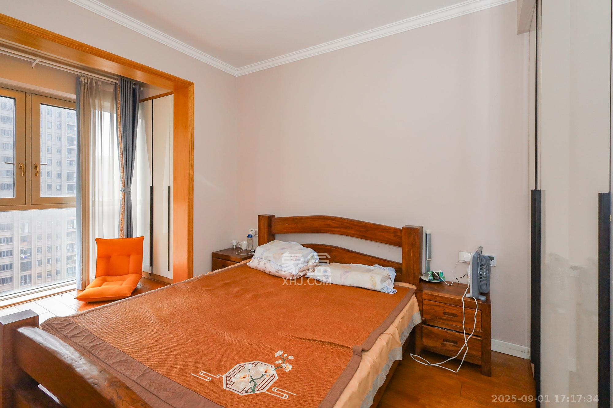 八方小区C区  3室2厅2卫    338.0万卧室