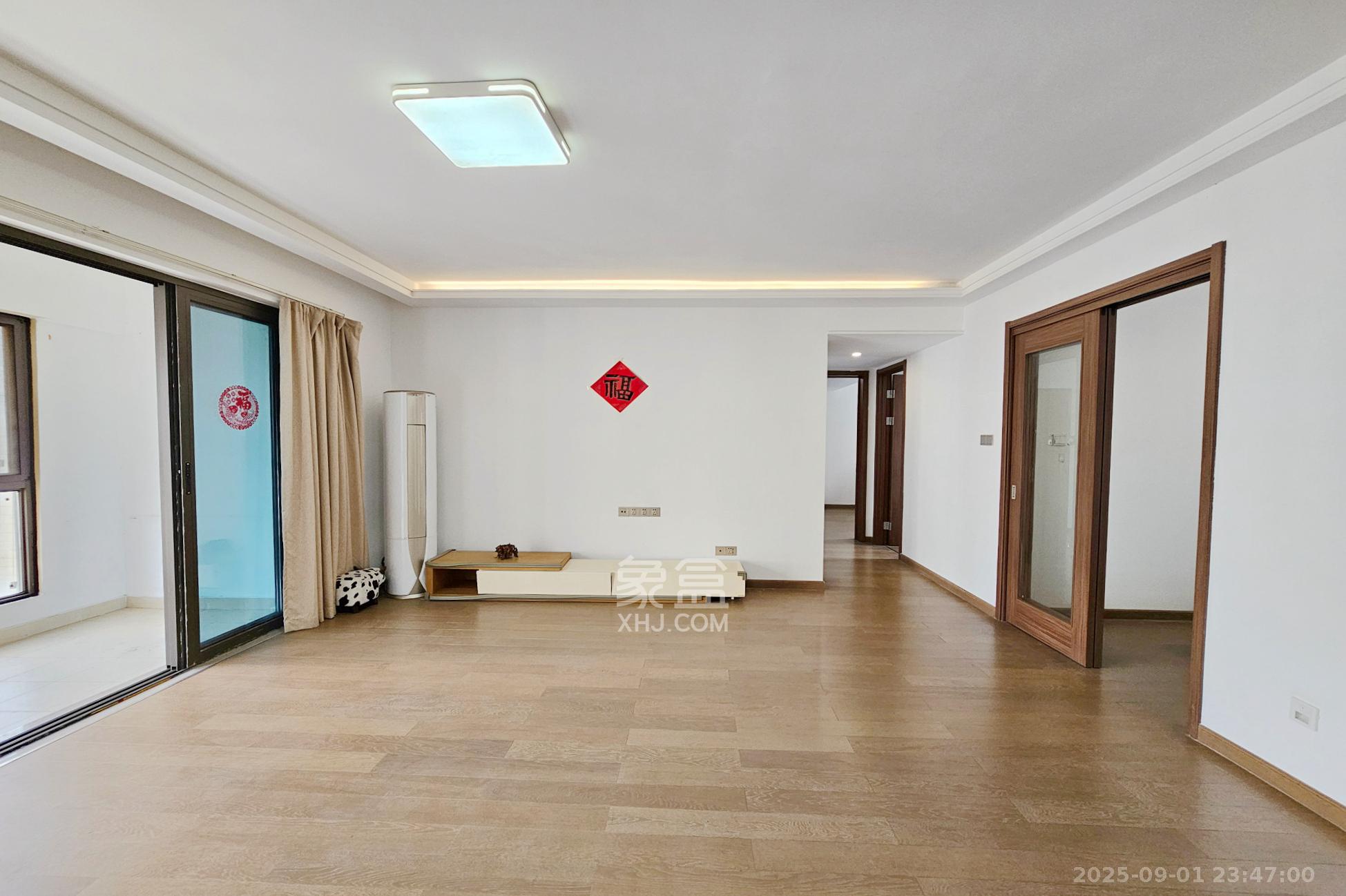 阳光城尚东湾蓝莓苑  4室2厅2卫    130.0万 阳光城尚东湾蓝莓苑  4室2厅2卫    130.0万客厅