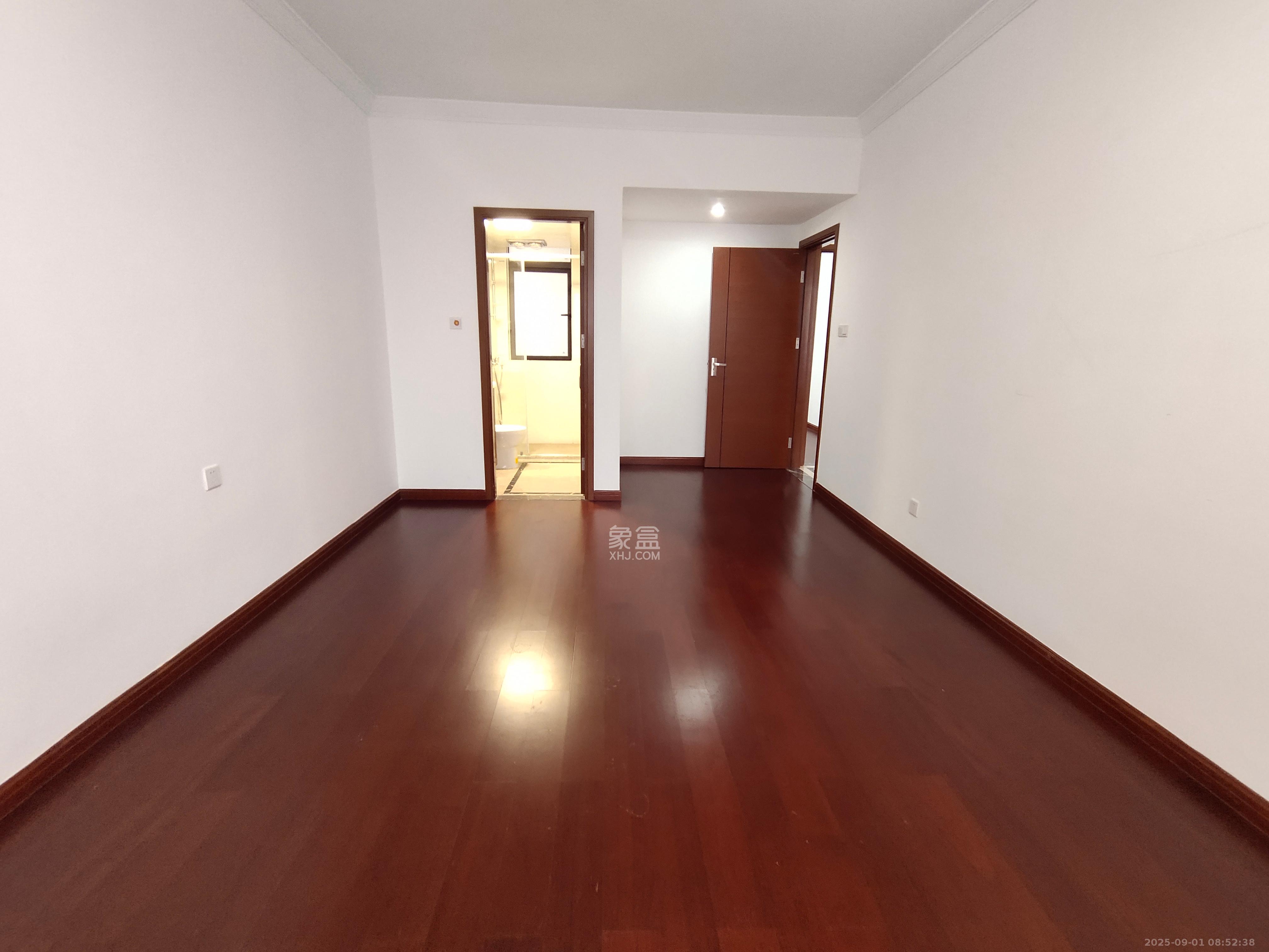 中海国际五期  3室2厅2卫    2300.0元/月 中海国际五期  3室2厅2卫    2300.0元/月室内图