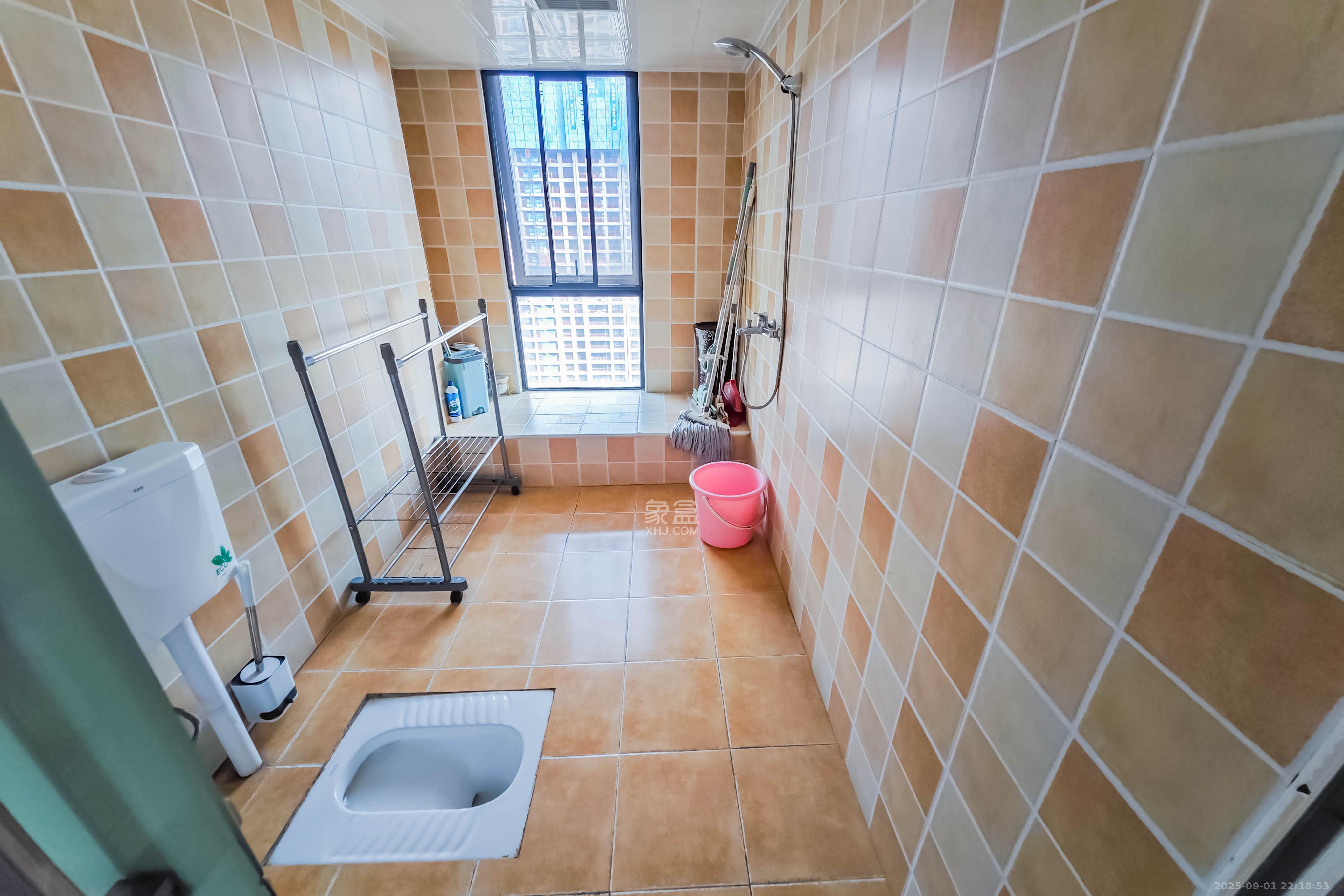 京武浪琴山一、二期  3室2厅2卫    246.0万卫生间